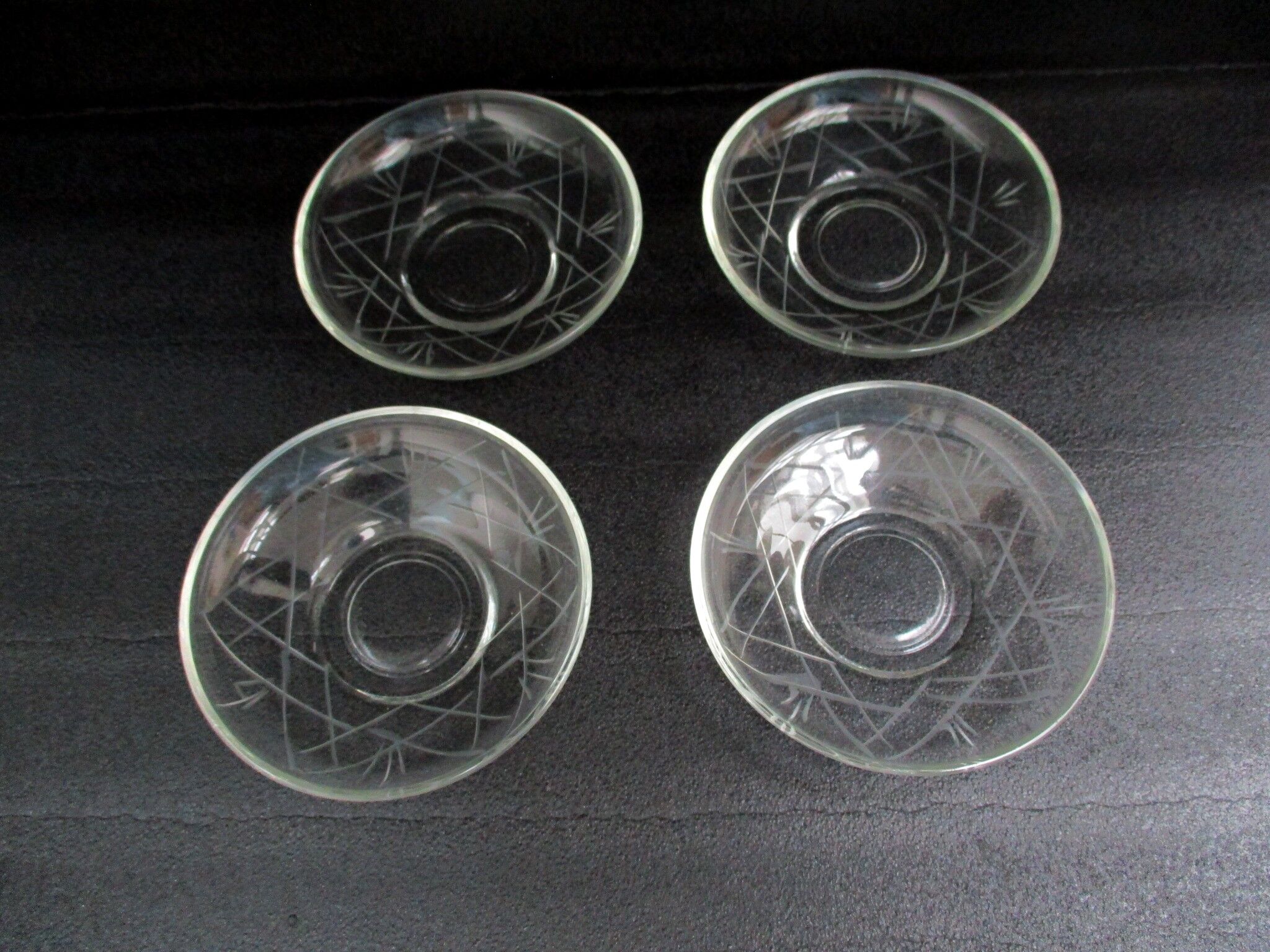 4 coupelles en verre gravé art déco