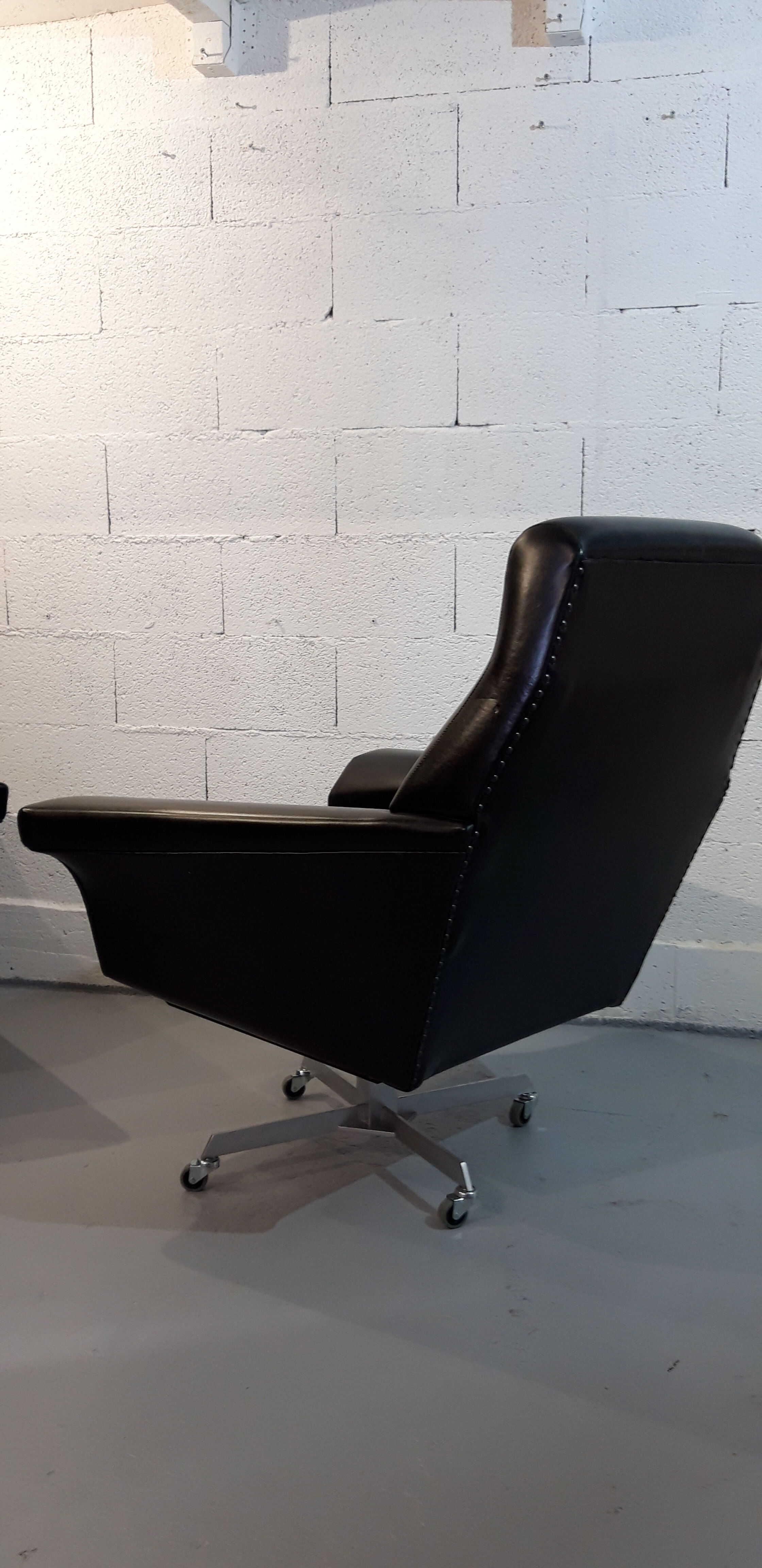 Armchairs of the years 1960