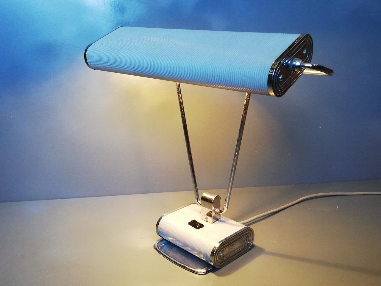 Jumo 40s desk lamp