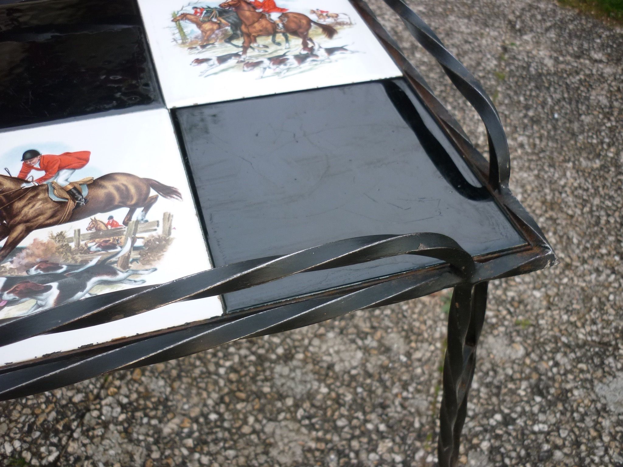 Table basse en fer forgé carrelée vintage