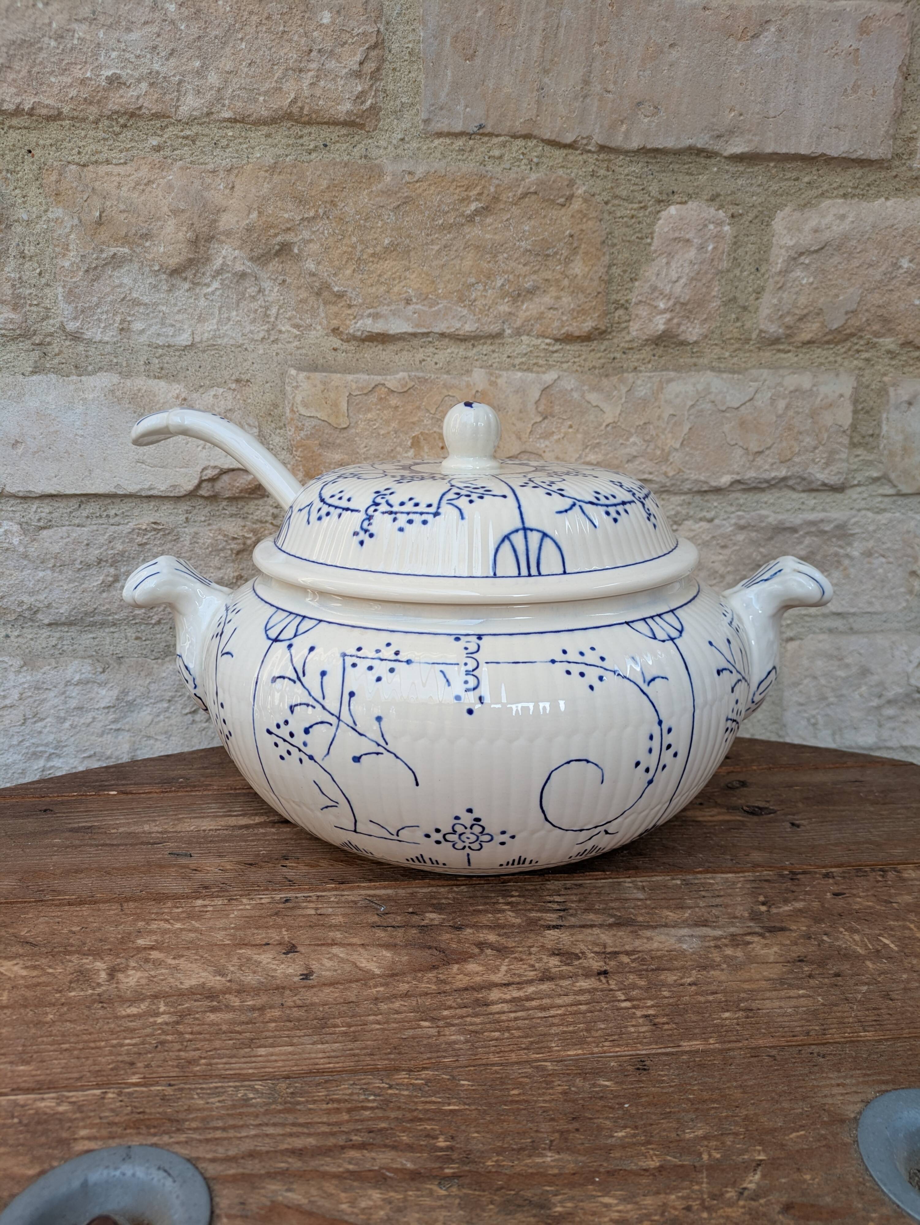 Soup tureen with lid and ladle Boch la Louvière model Copenhagen