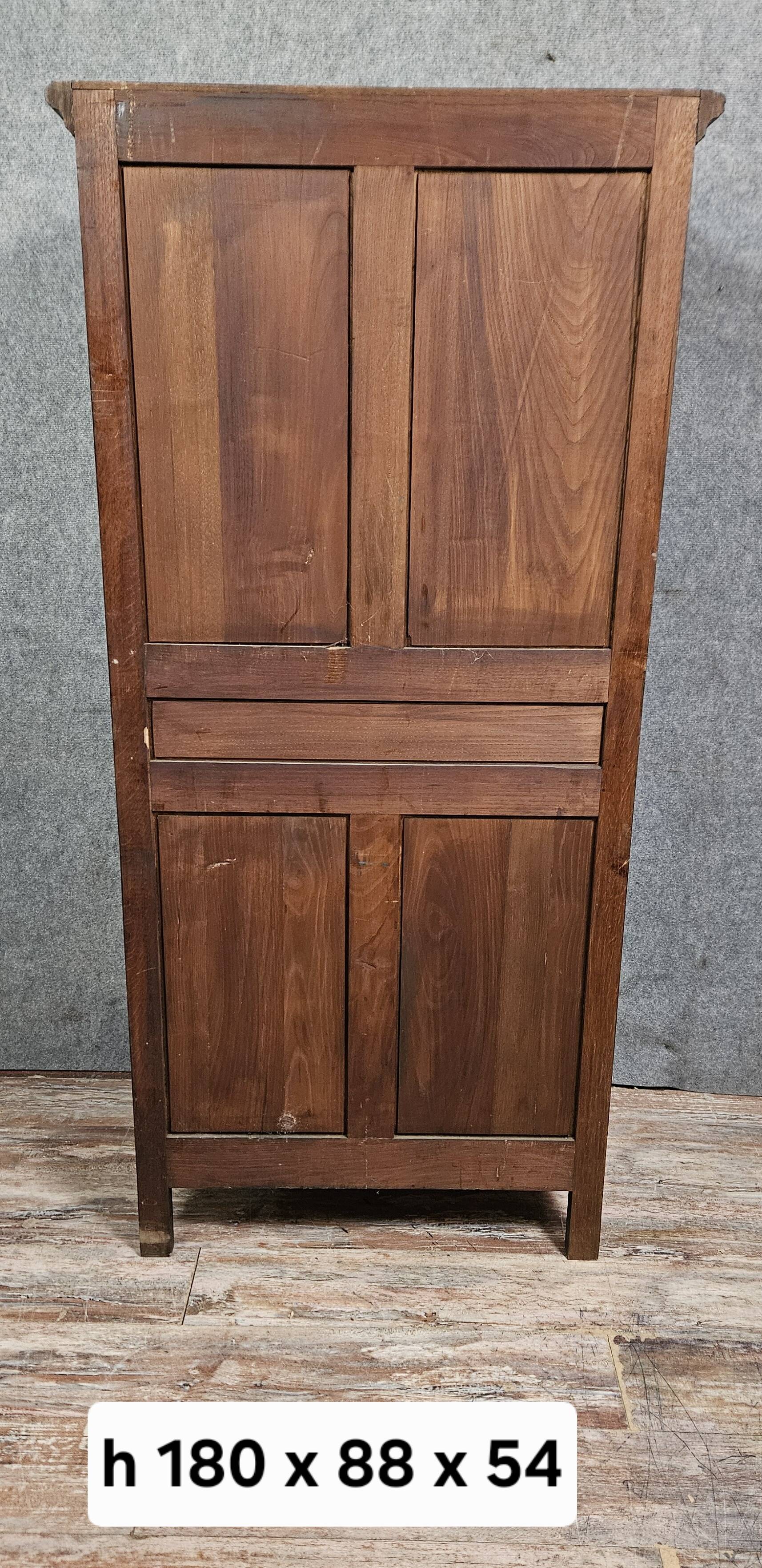 Rustic oak bonnetière