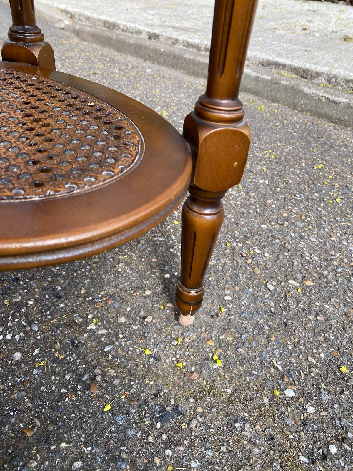 Oval Louis XVI gueridon carved in solid cherry wood with pink marble.