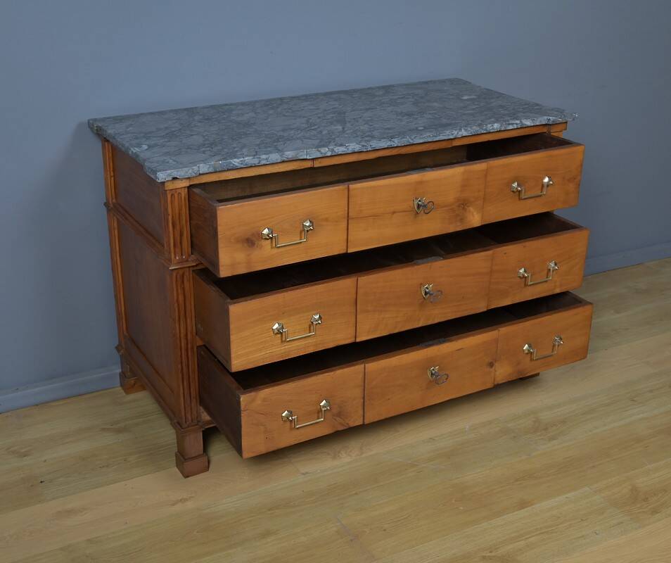 Mahogany commode, Louis XVI period – late 18th century.