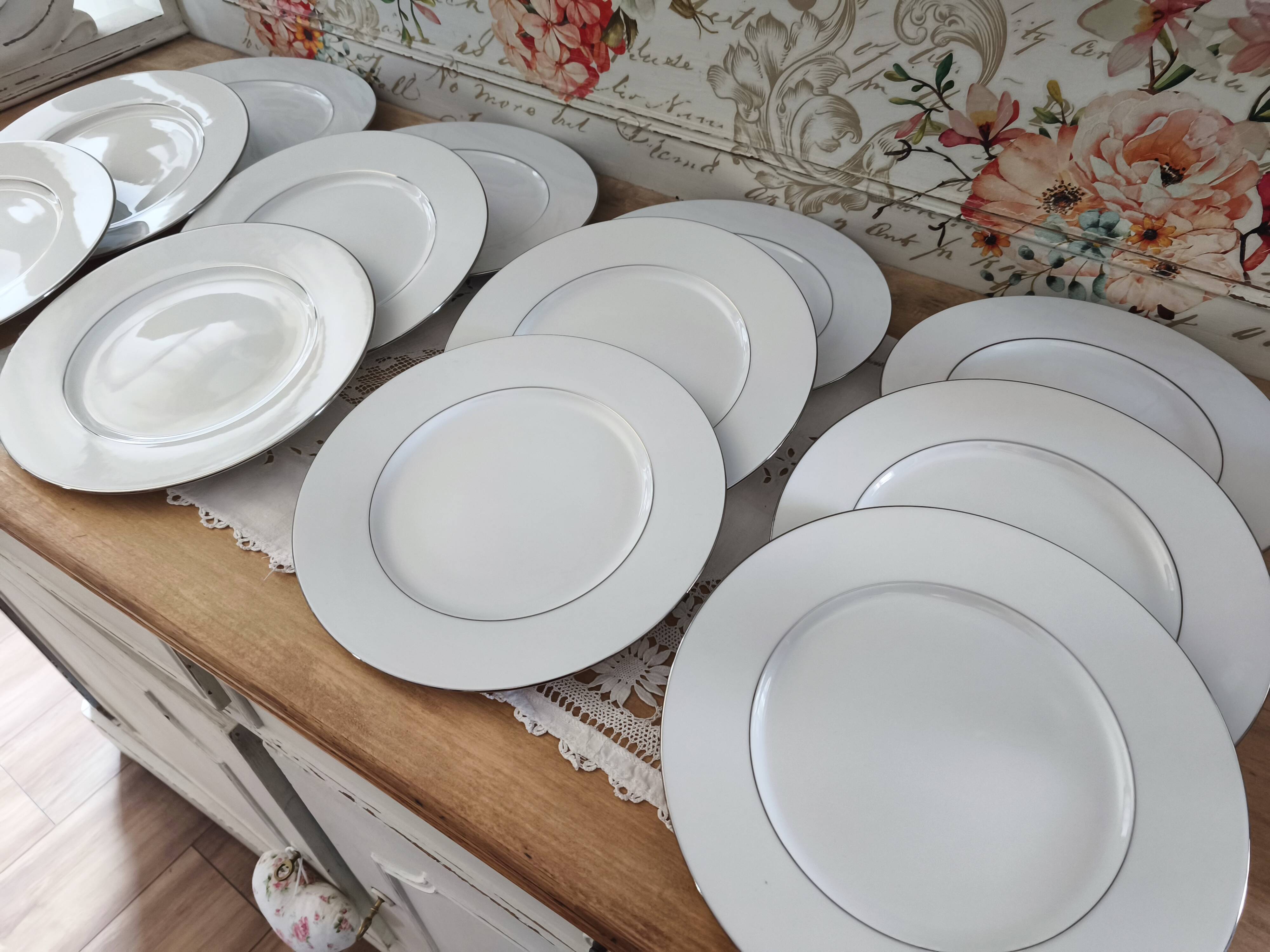 Set of 12 white porcelain dinner plates with double silver rim