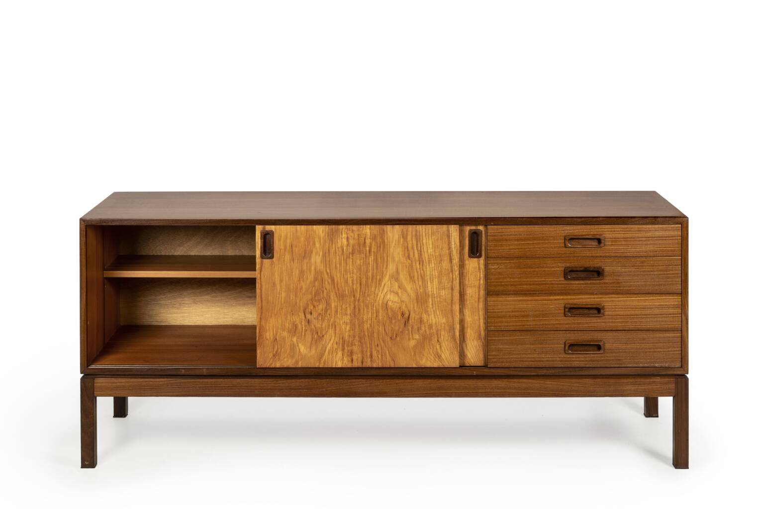 Buffet danois classique en teck. Danemark, années 1970.