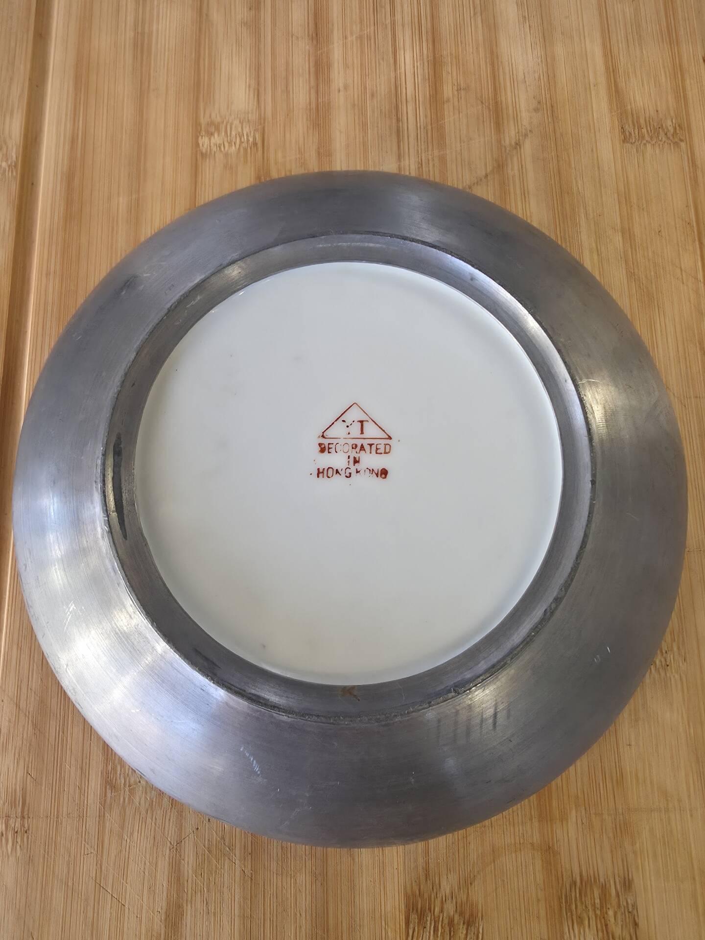 Vintage Porcelain Plate "Famille Rose" Hong Kong tin metal