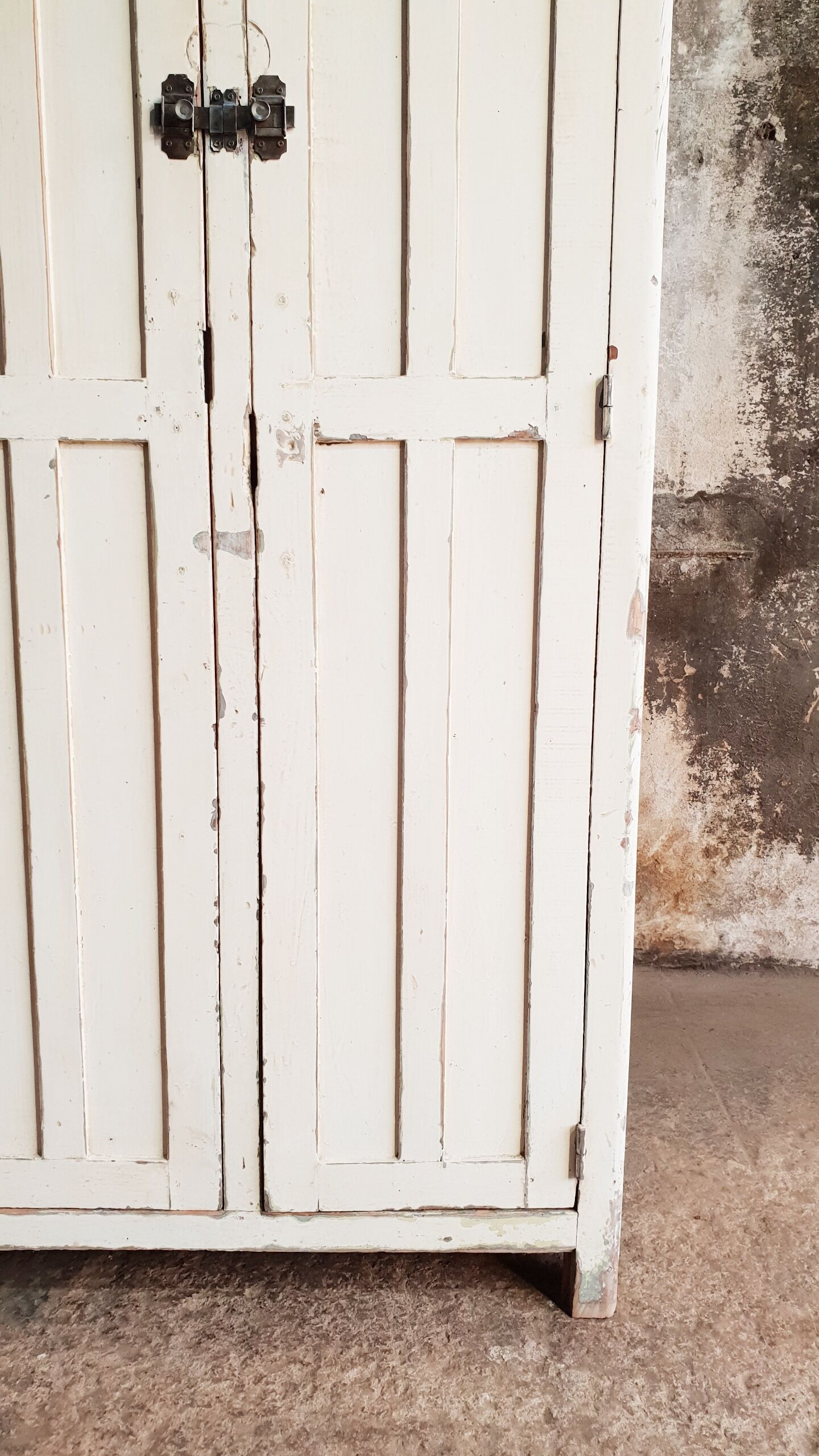 Armoire vintage