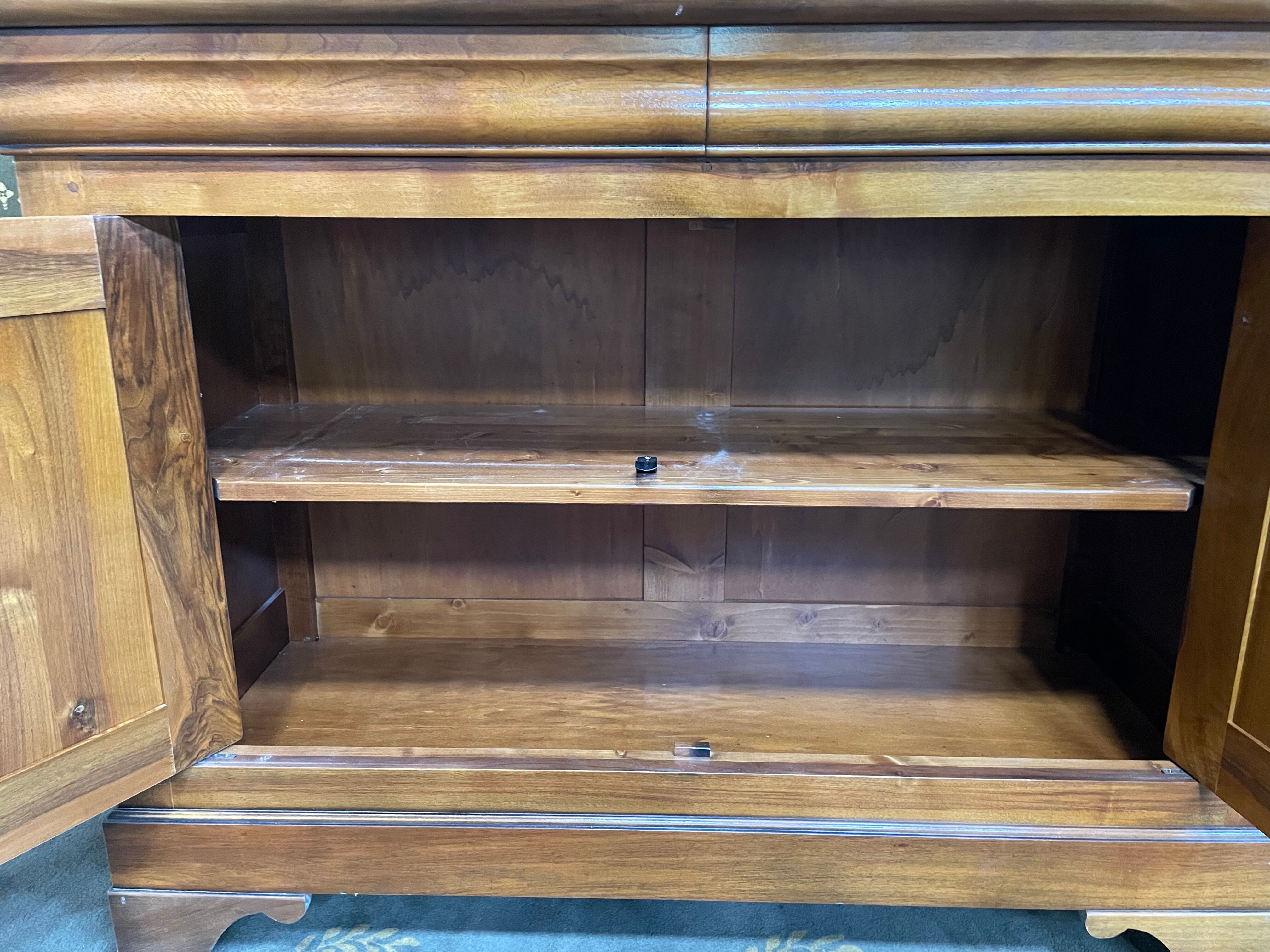 Buffet low Style Louis Philippe in walnut