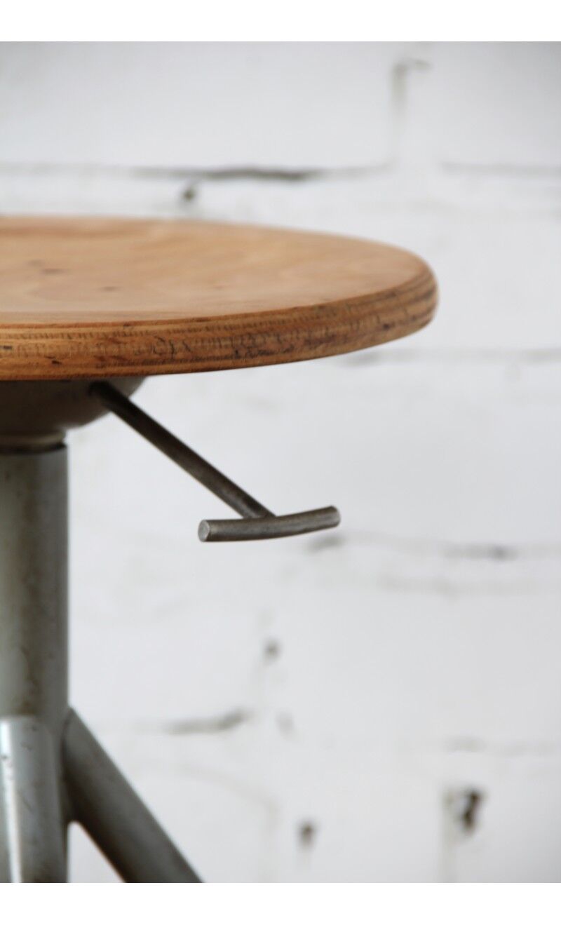 Rotating stool
