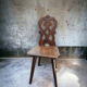 Chaise en bois sculpté