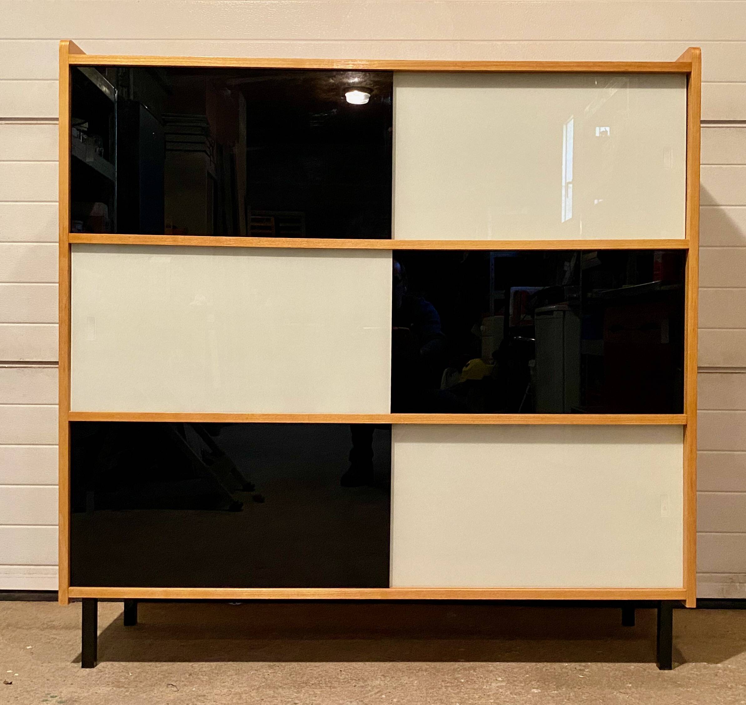 Vintage bookcase/display cabinet