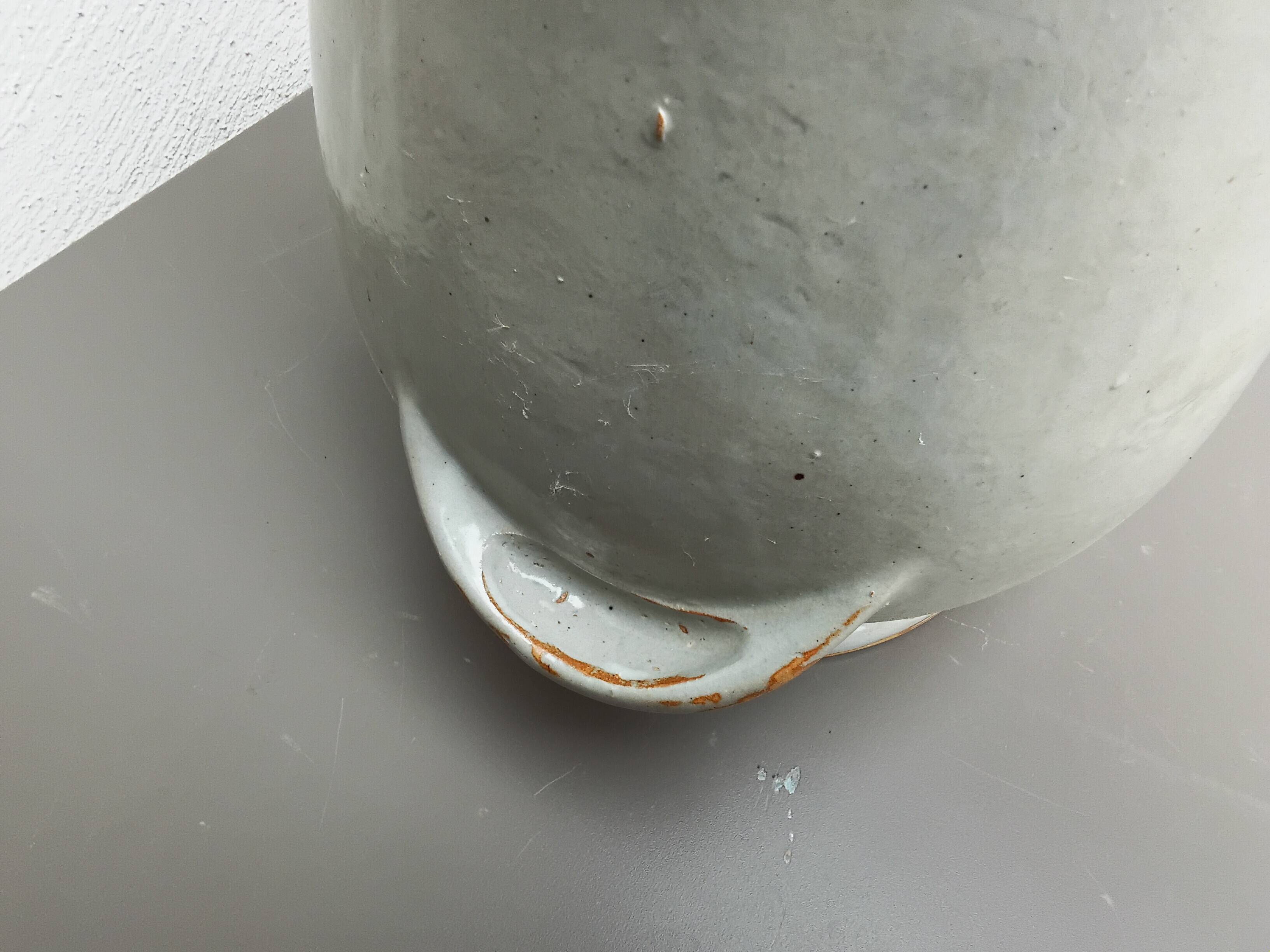 Beige enameled stoneware pot