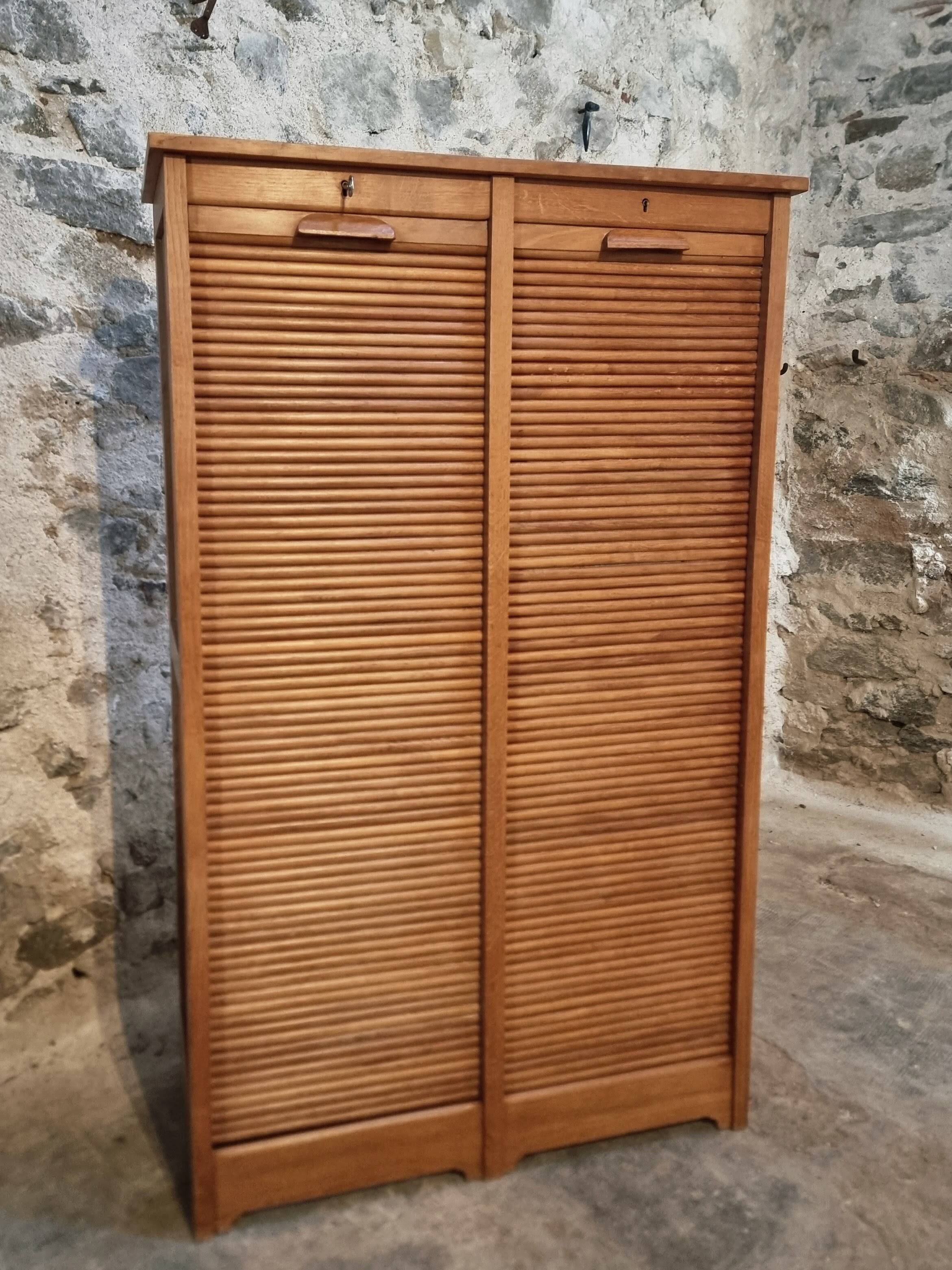 Armoire à rideaux vintage en chêne français – années 1960 – rangement de bureau avec étagères réglables