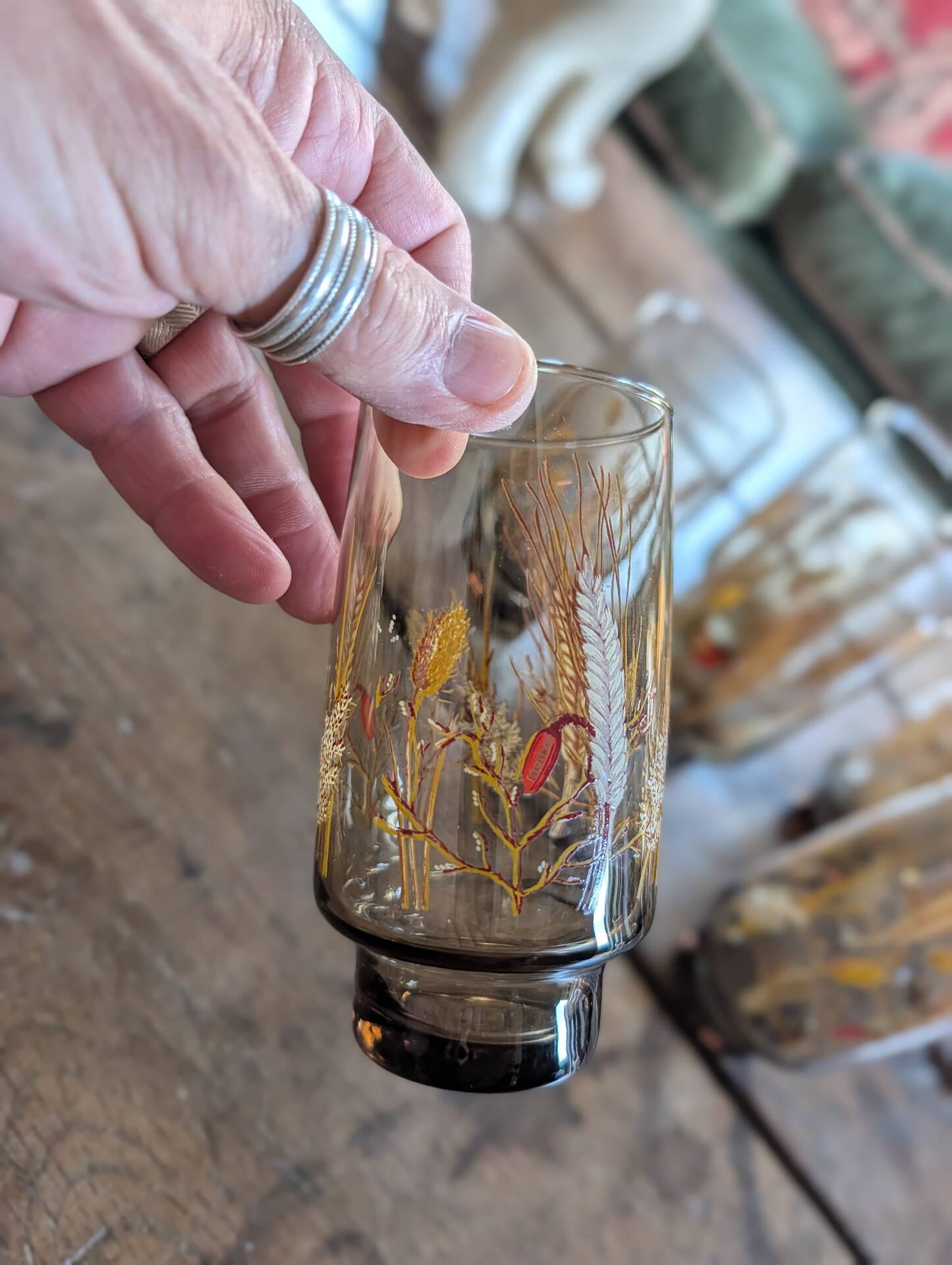 6 verres ambrés décor champêtre, années 1970