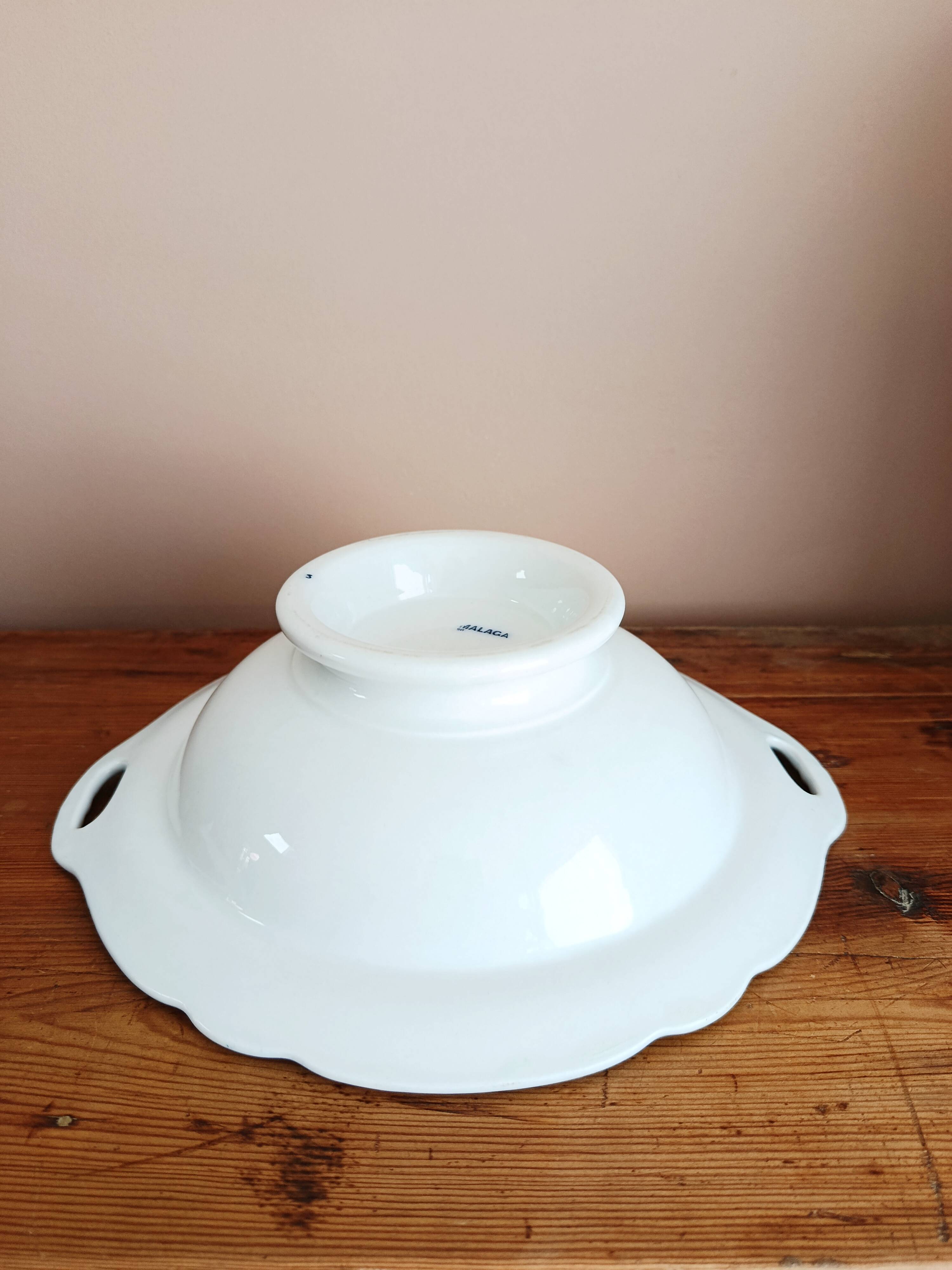 Bowl, earthenware salad bowl from Petrus Regout, Malaga.