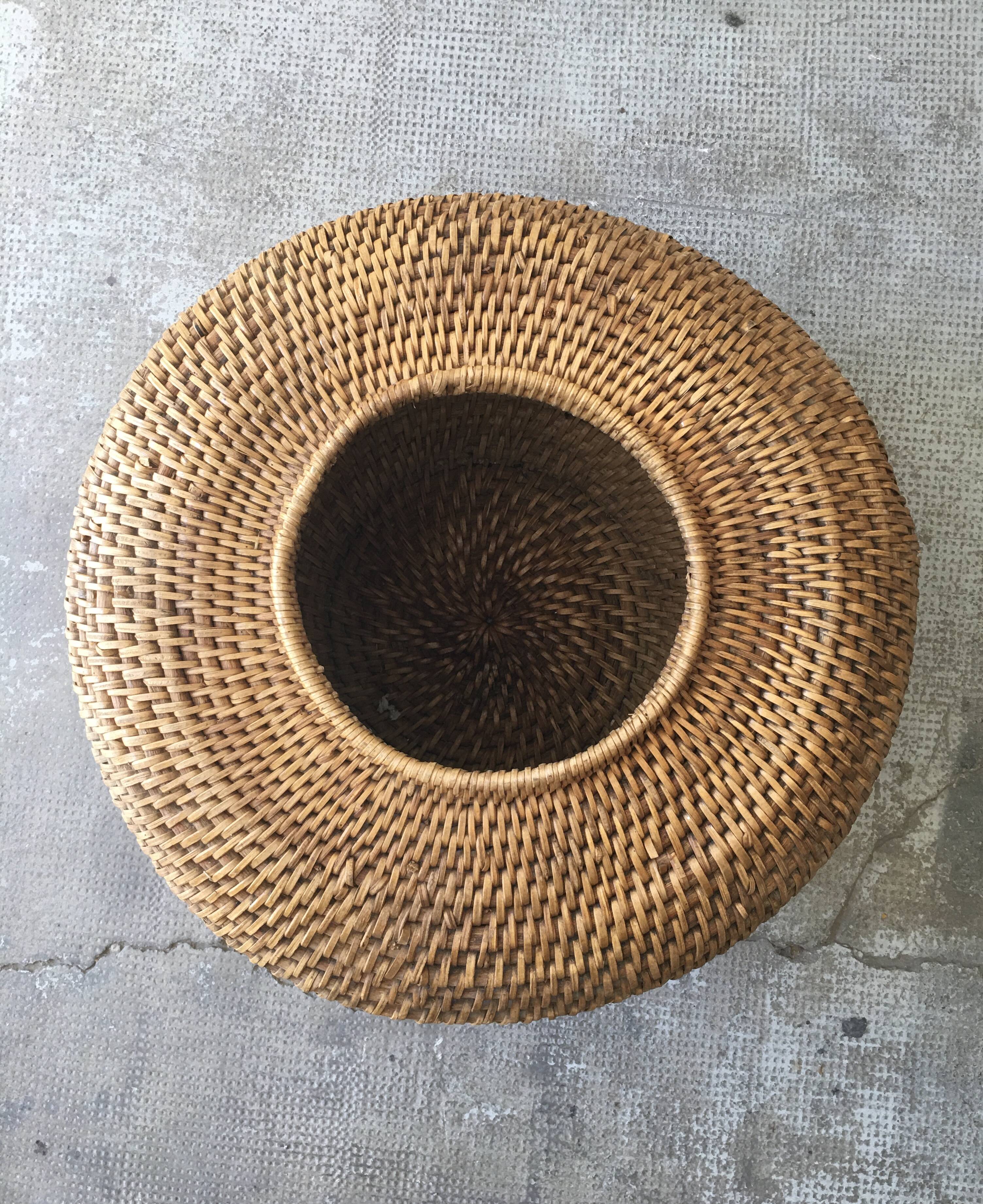 Basket in rattan