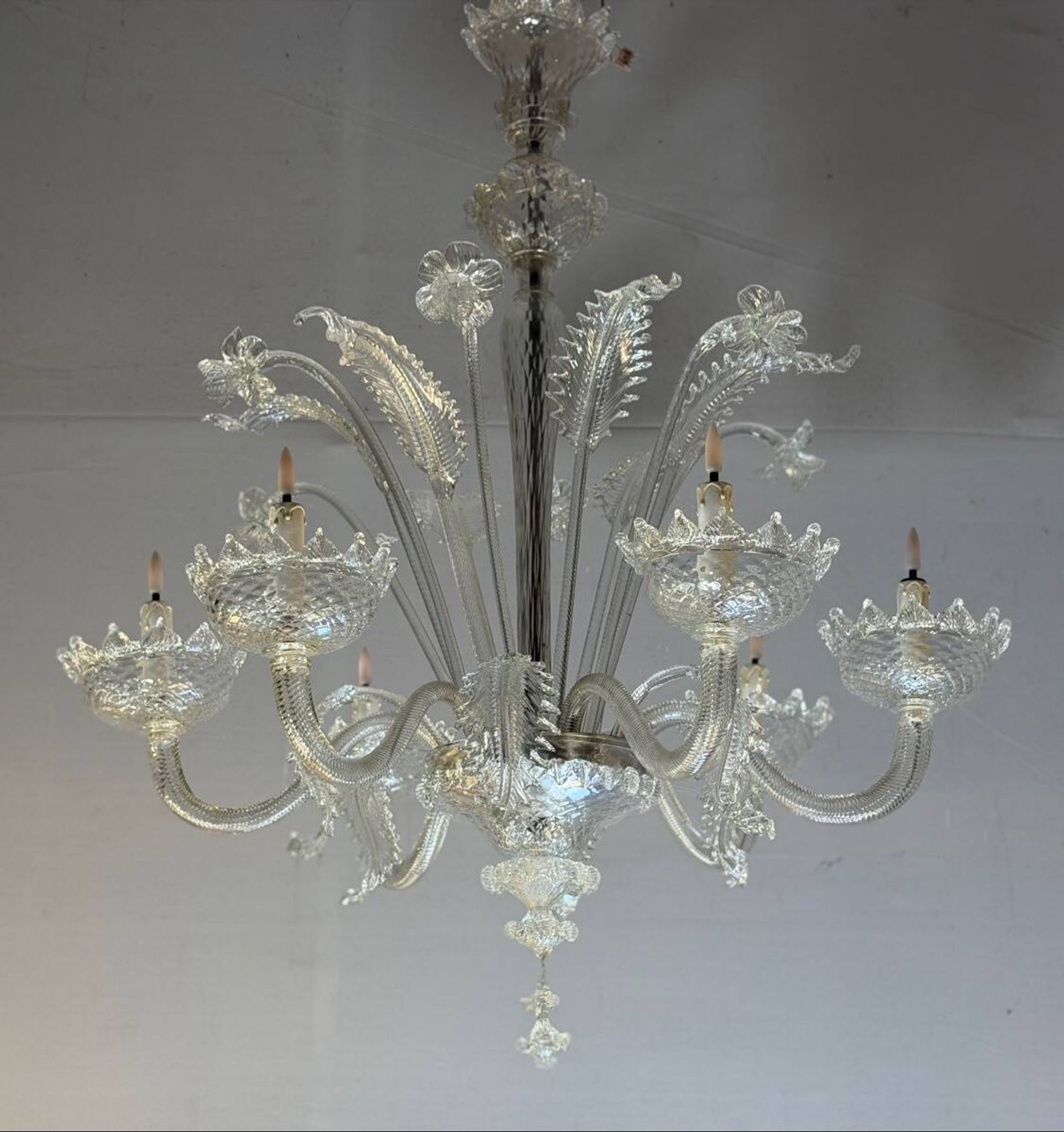 Venetian chandelier made of Murano glass, six light arms, circa 1940.
