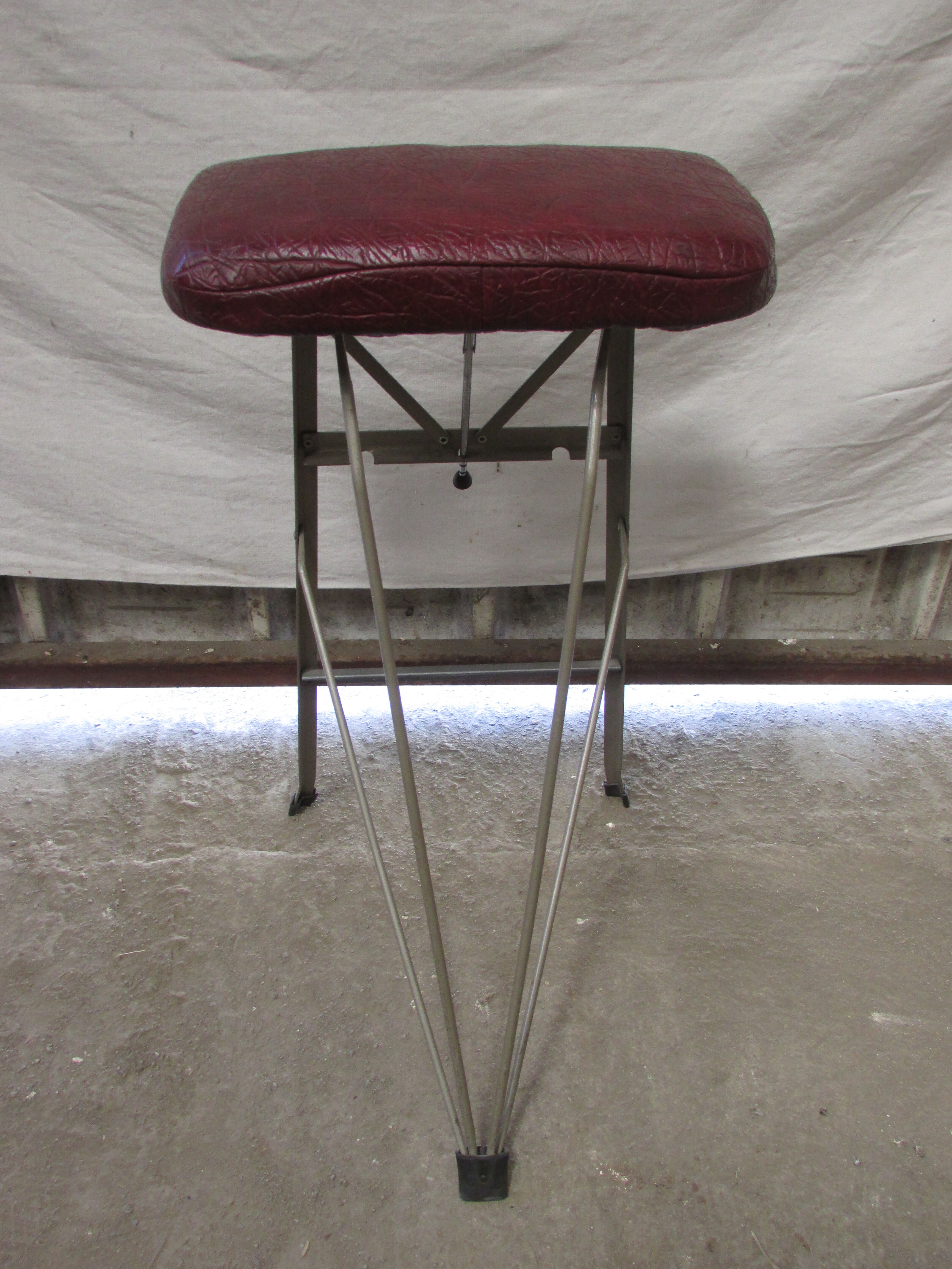 Tabouret industriel vintage " Libellule "