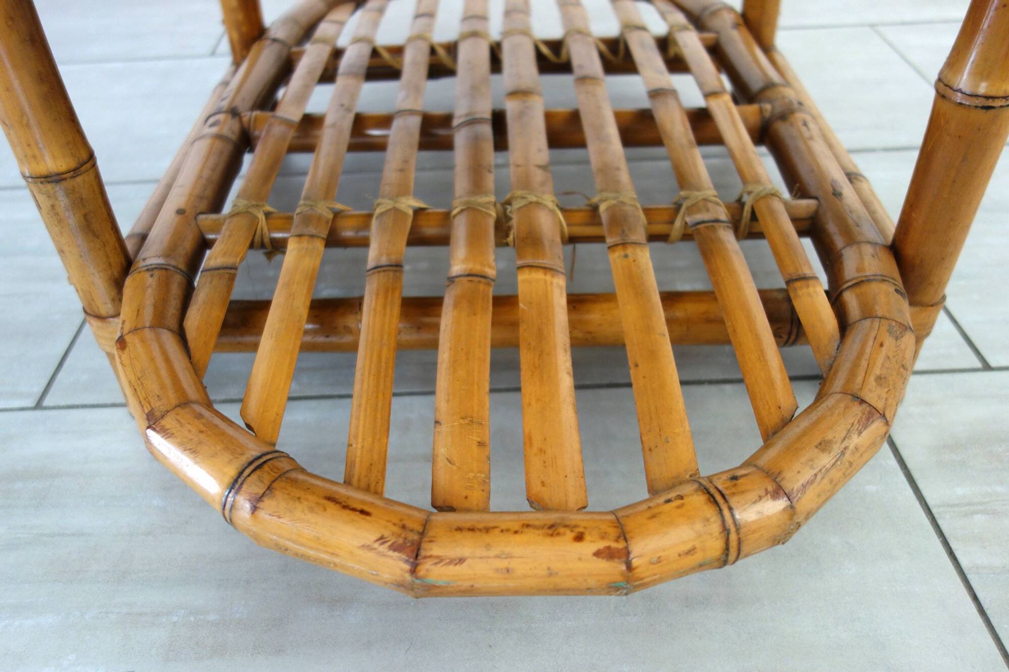 Table basse vintage bambou et osier tressé