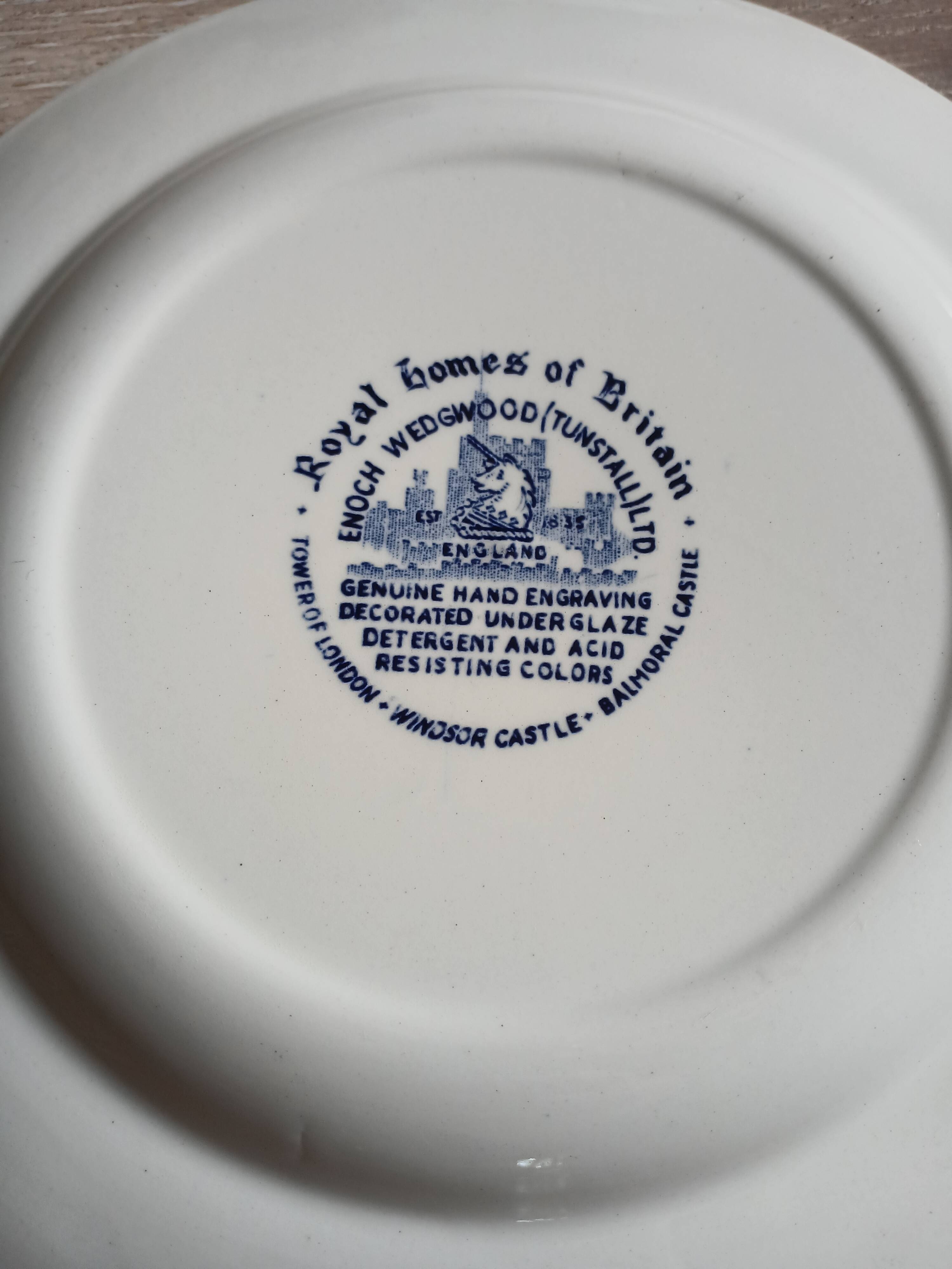 4 antique Wedgwood dessert plates