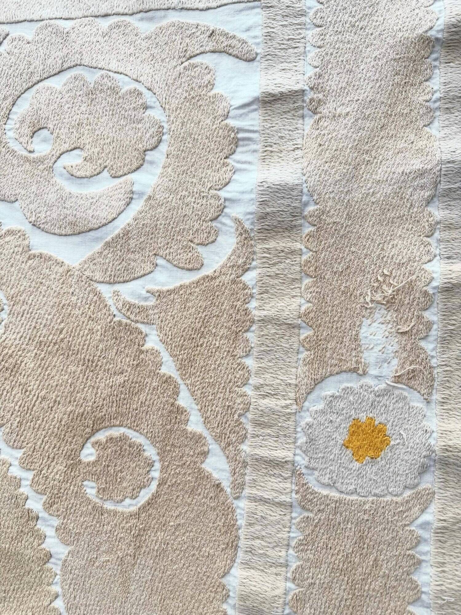 Nappe brodée à la main vintage 123x147 cm