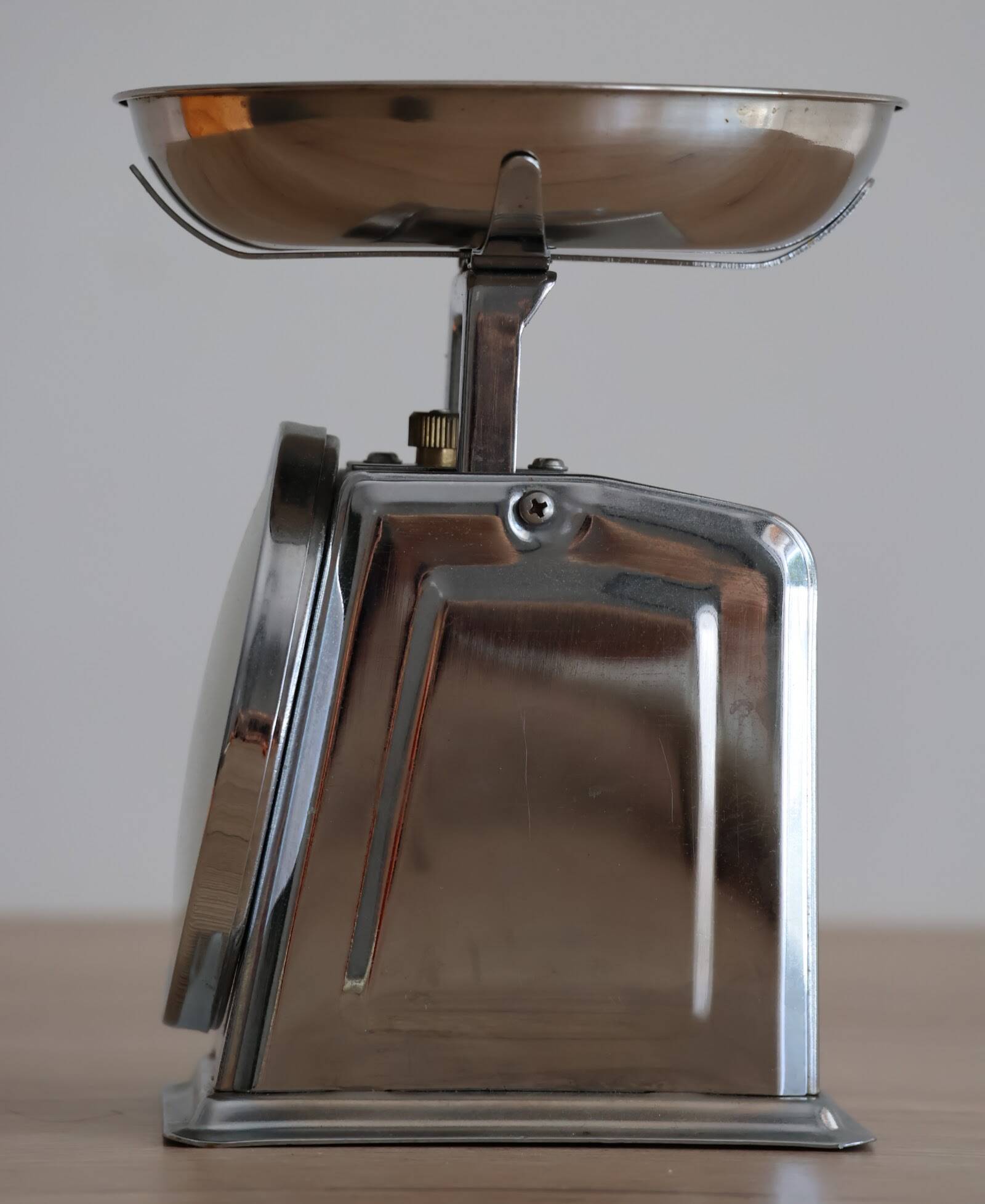 Yasu Sasamoto metal kitchen scale - Dulton - vintage