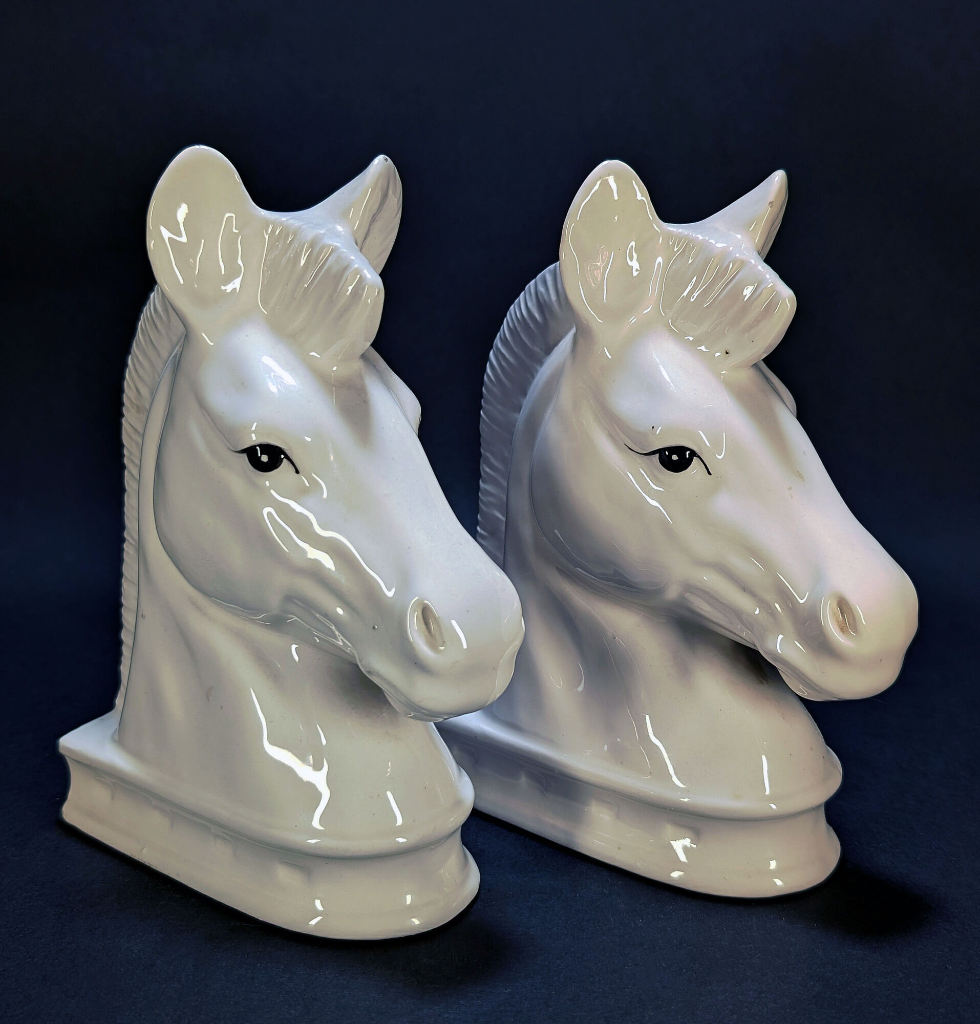 Serres-livres vintage de chevaux blancs en céramique