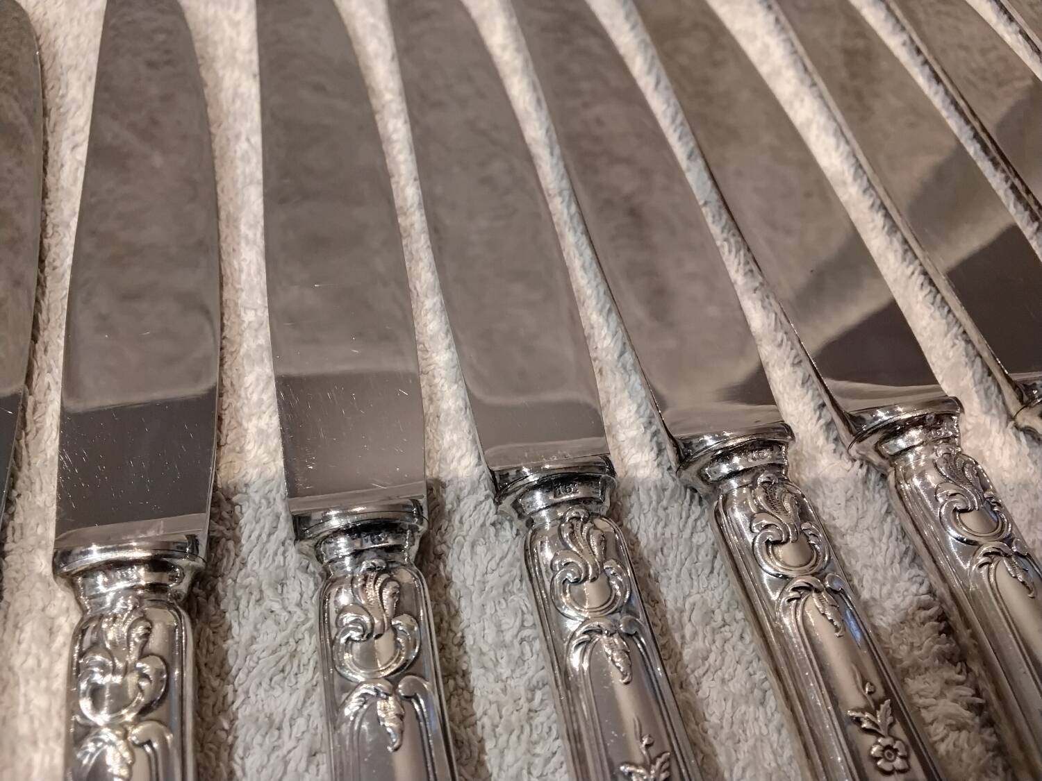 12 silver-plated dessert knives, Ercuis silversmith, Louis XV style, 29