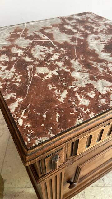 Table de chevet ancienne en bois et marbre