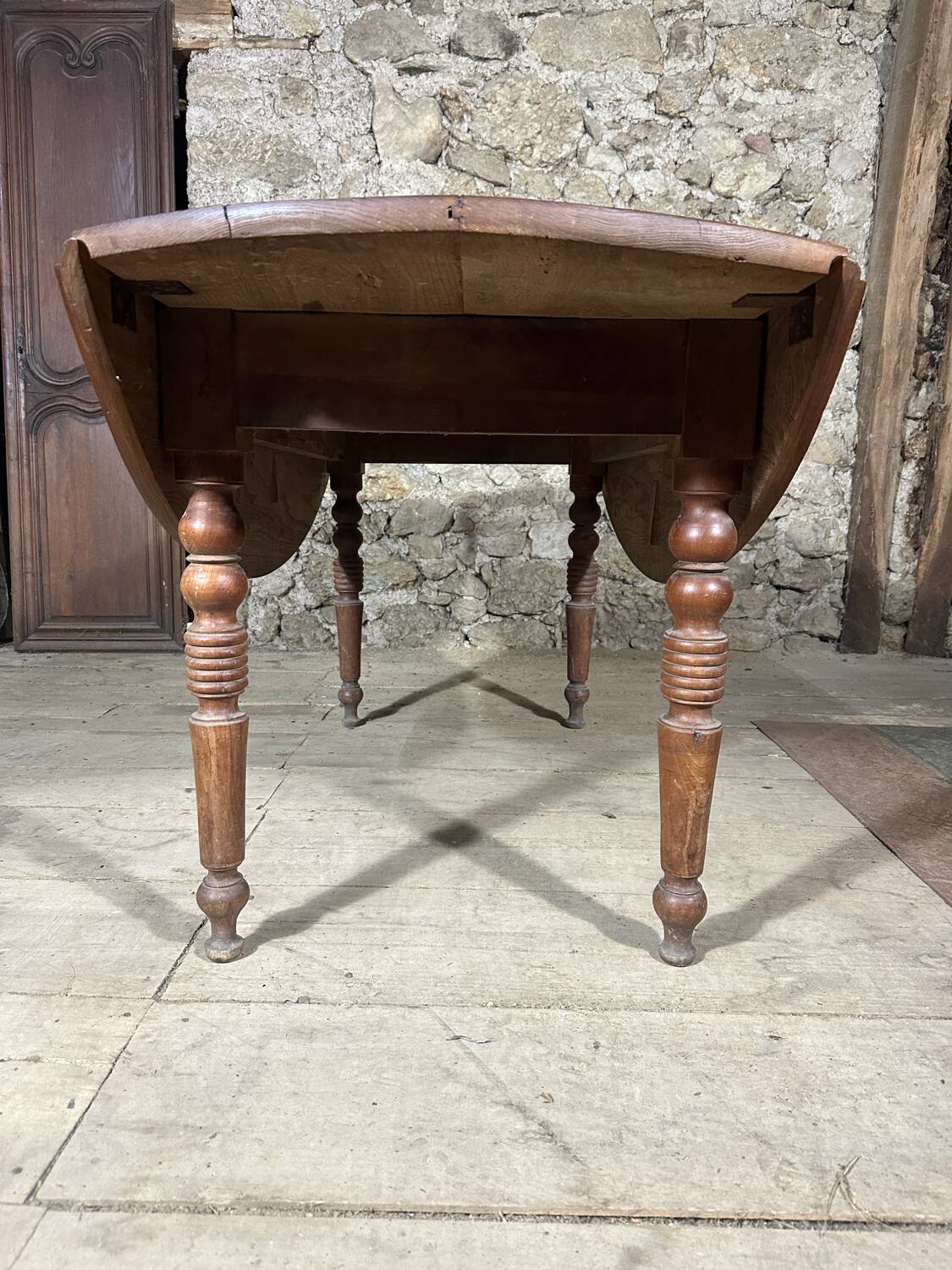 Ancienne table à volets ovale