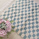 Tapis berbère Béni Ouarain à damiers bleus