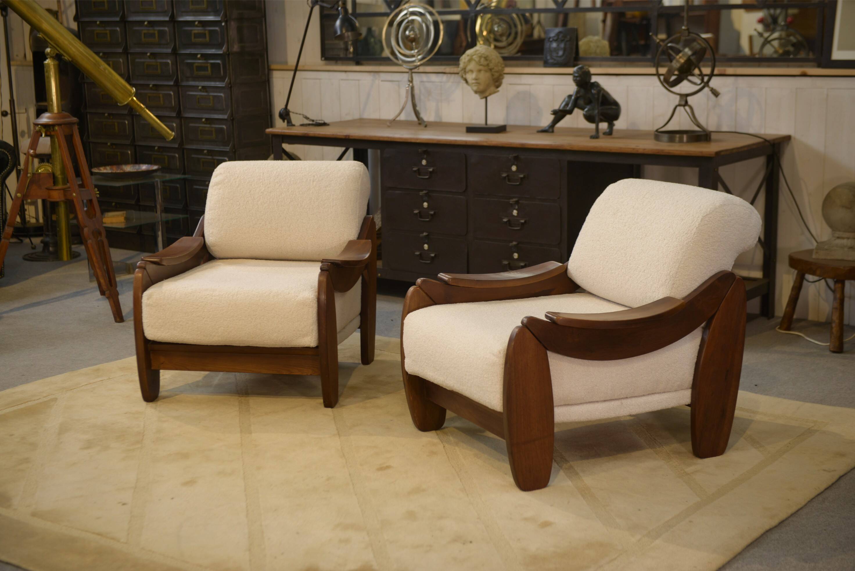 Brutalist pair of armchairs in mahogany and cream boucle 1970s.