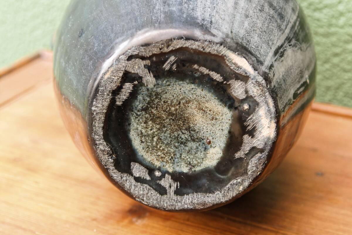 Beauvais sandstone vase