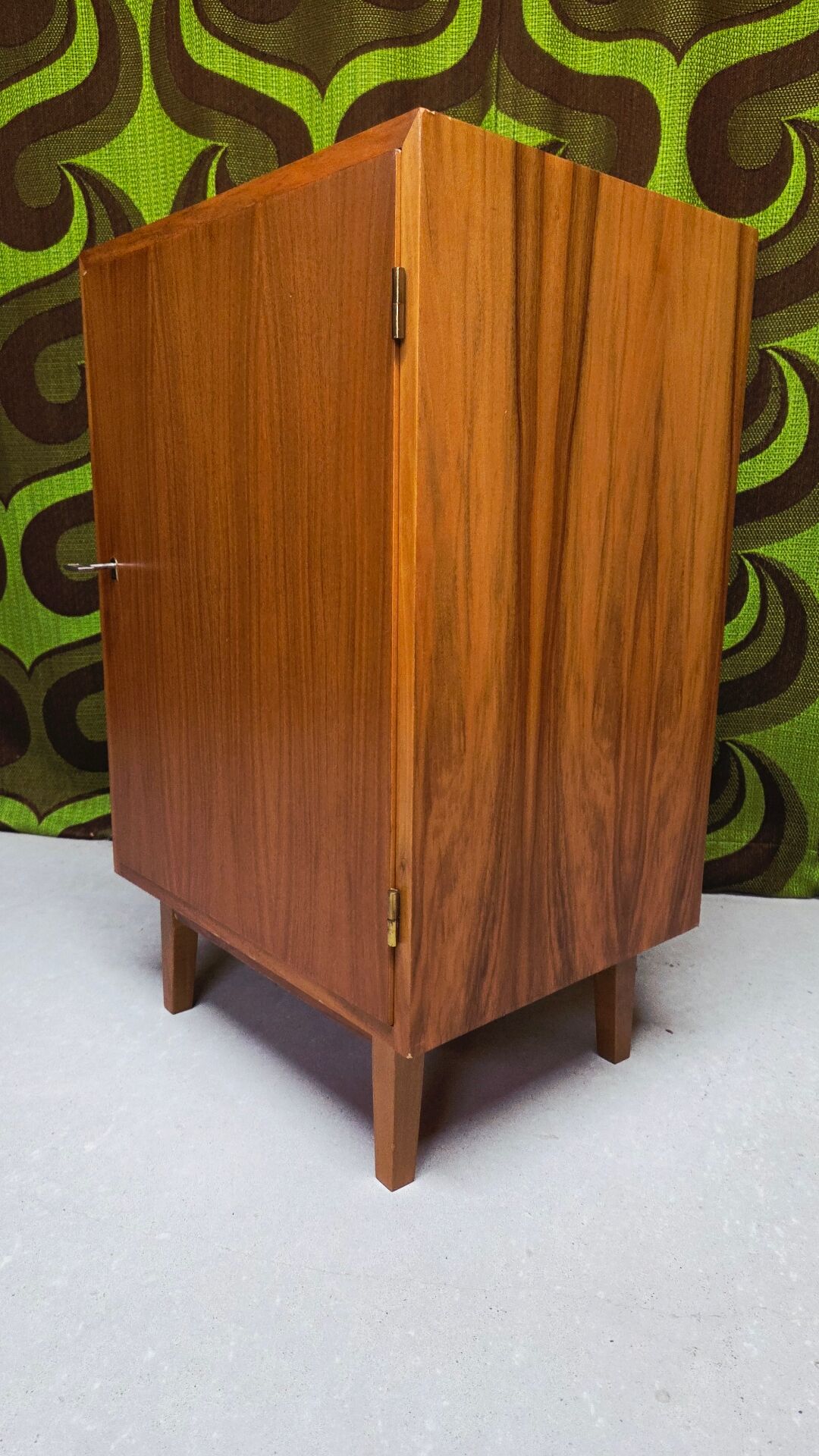 Petit meuble vintage 1970 Med-Century