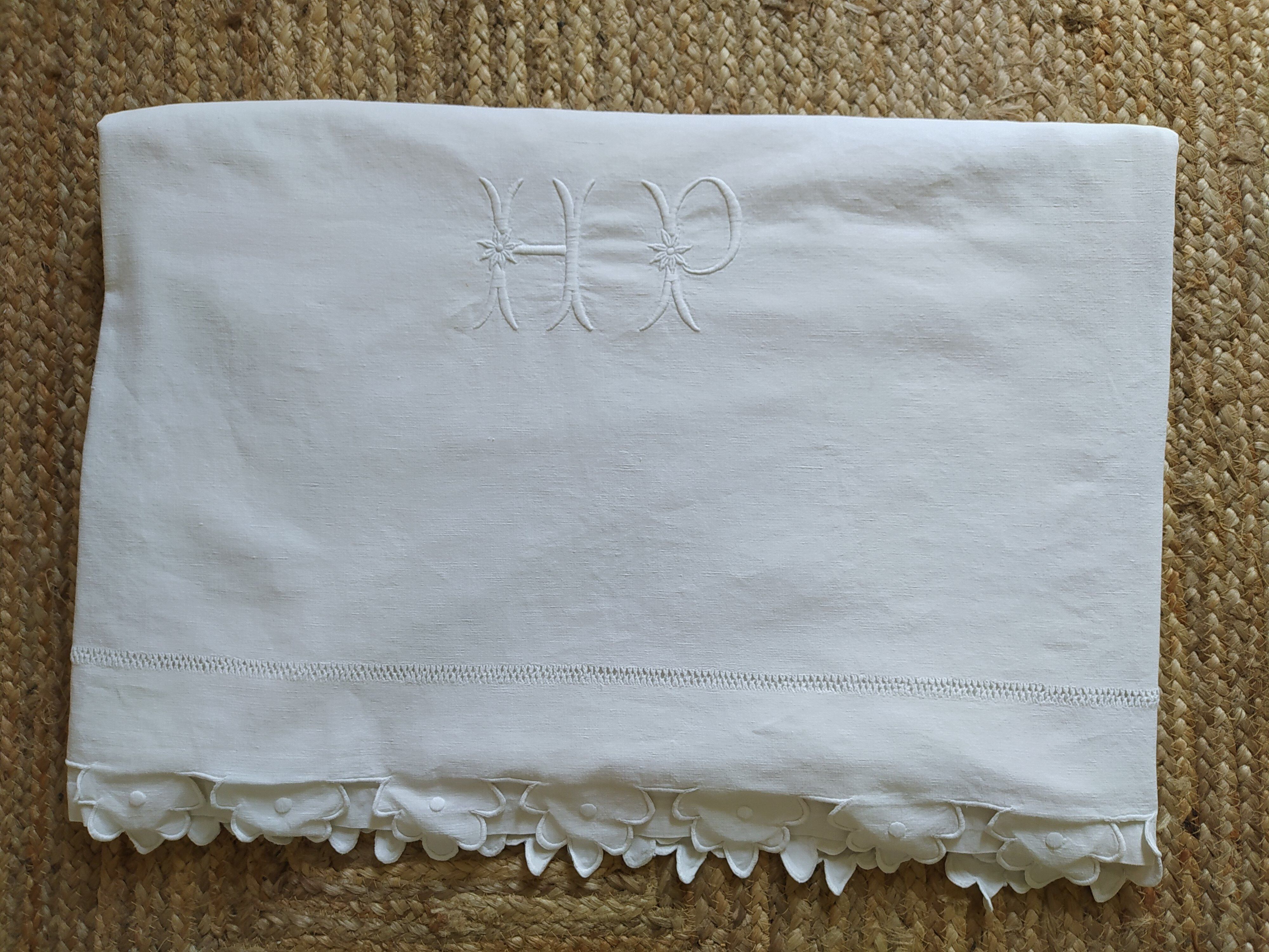 Old flat sheet with festoons 140 embroidered monogram initials HP