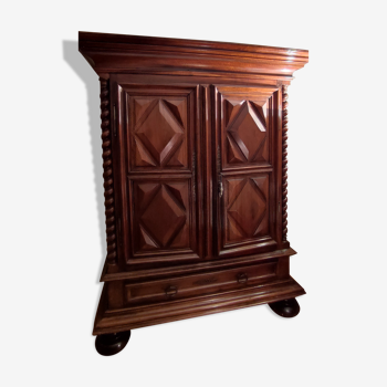 LouisXIII period cabinet excellent condition in Provencal walnut