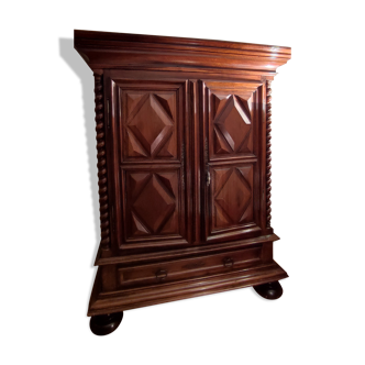 LouisXIII period cabinet excellent condition in Provencal walnut