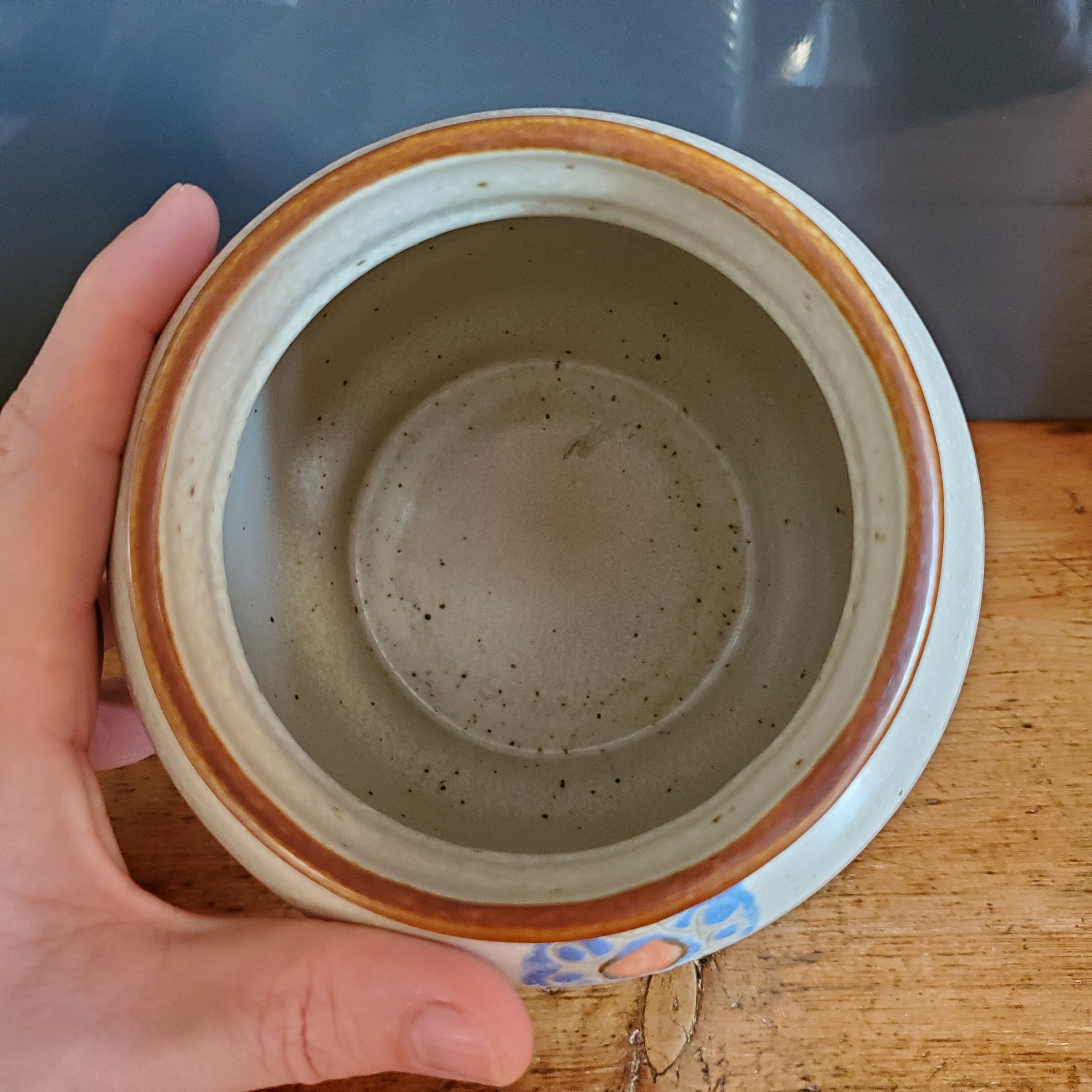 Large capuchin sandstone pot - Salins