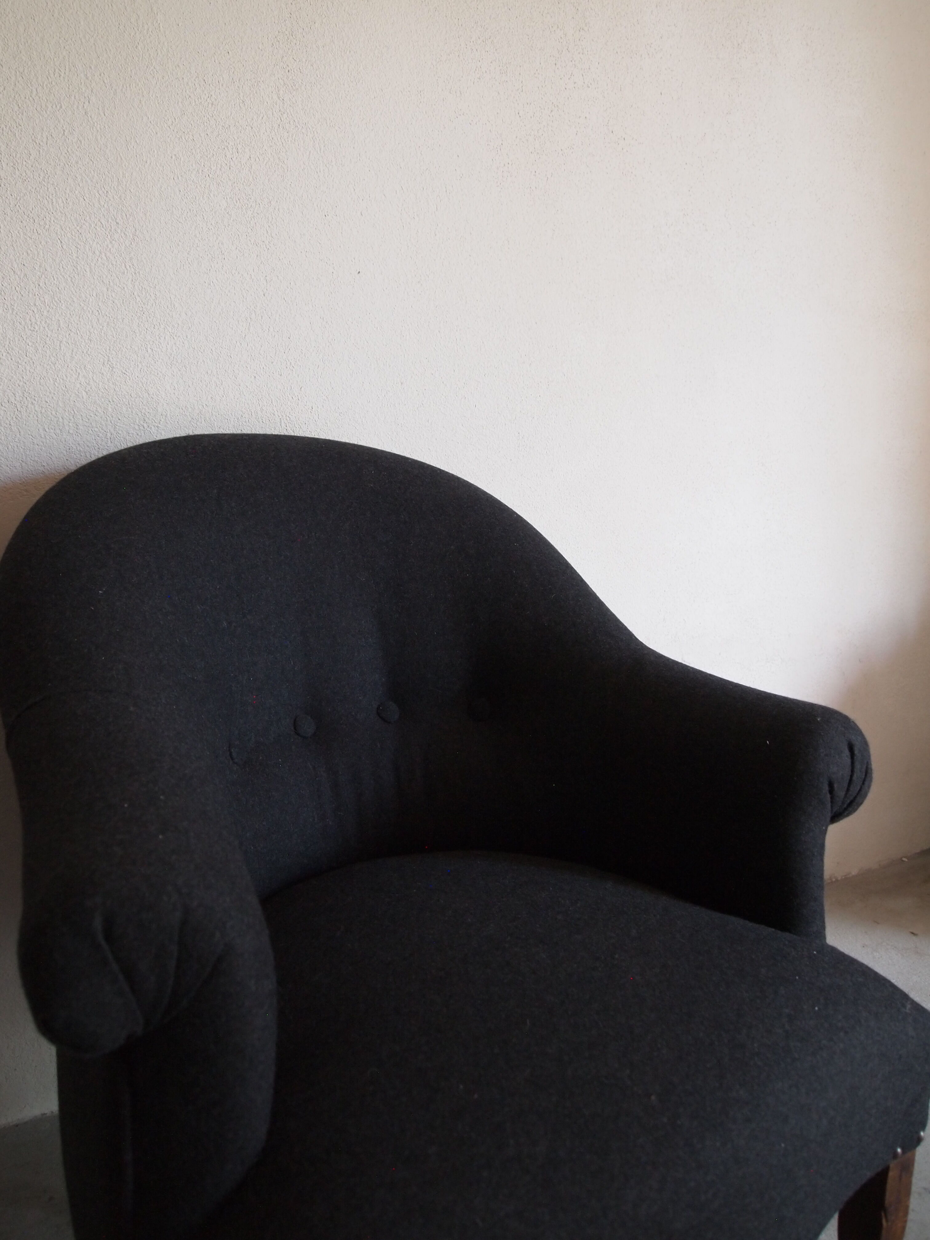 Wool toad chair