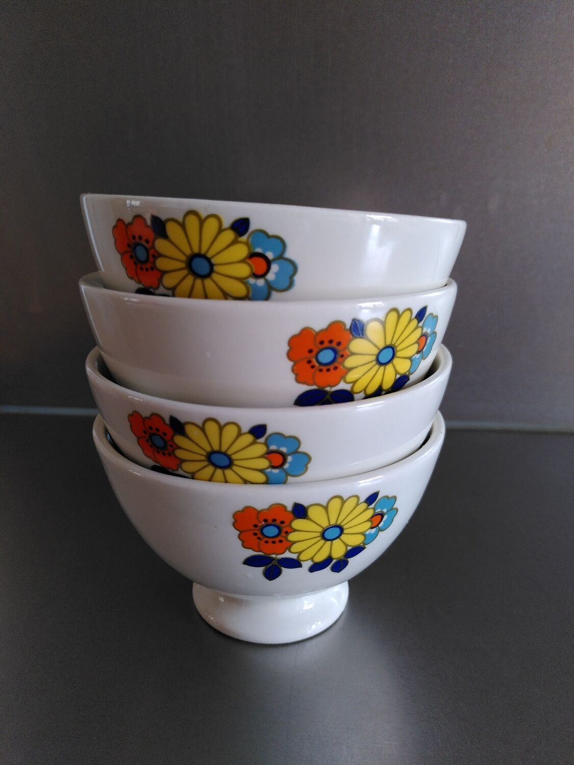 4 Boch medium bowls