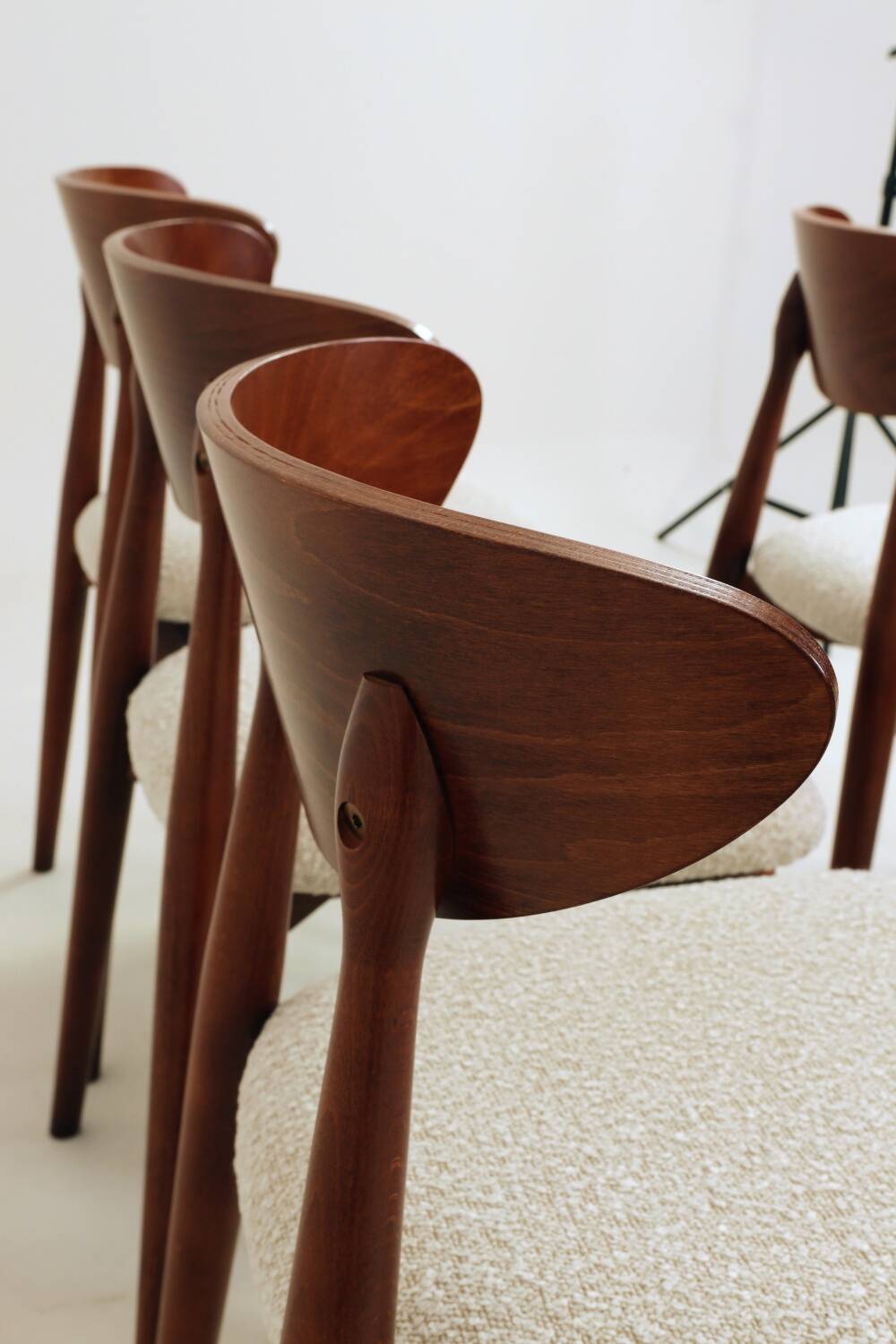 Set of 6 dining chairs, teak color wood, bouclè upholstery