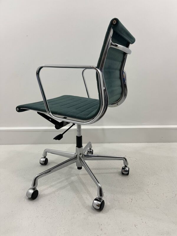 Chaise de bureau Hopsak Fabric Ea-117 par Charles Eames pour Vitra, années 2000.