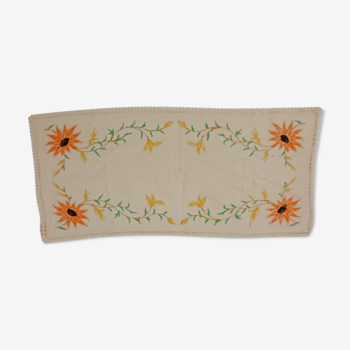 Old placemat embroidered sunflower patterns