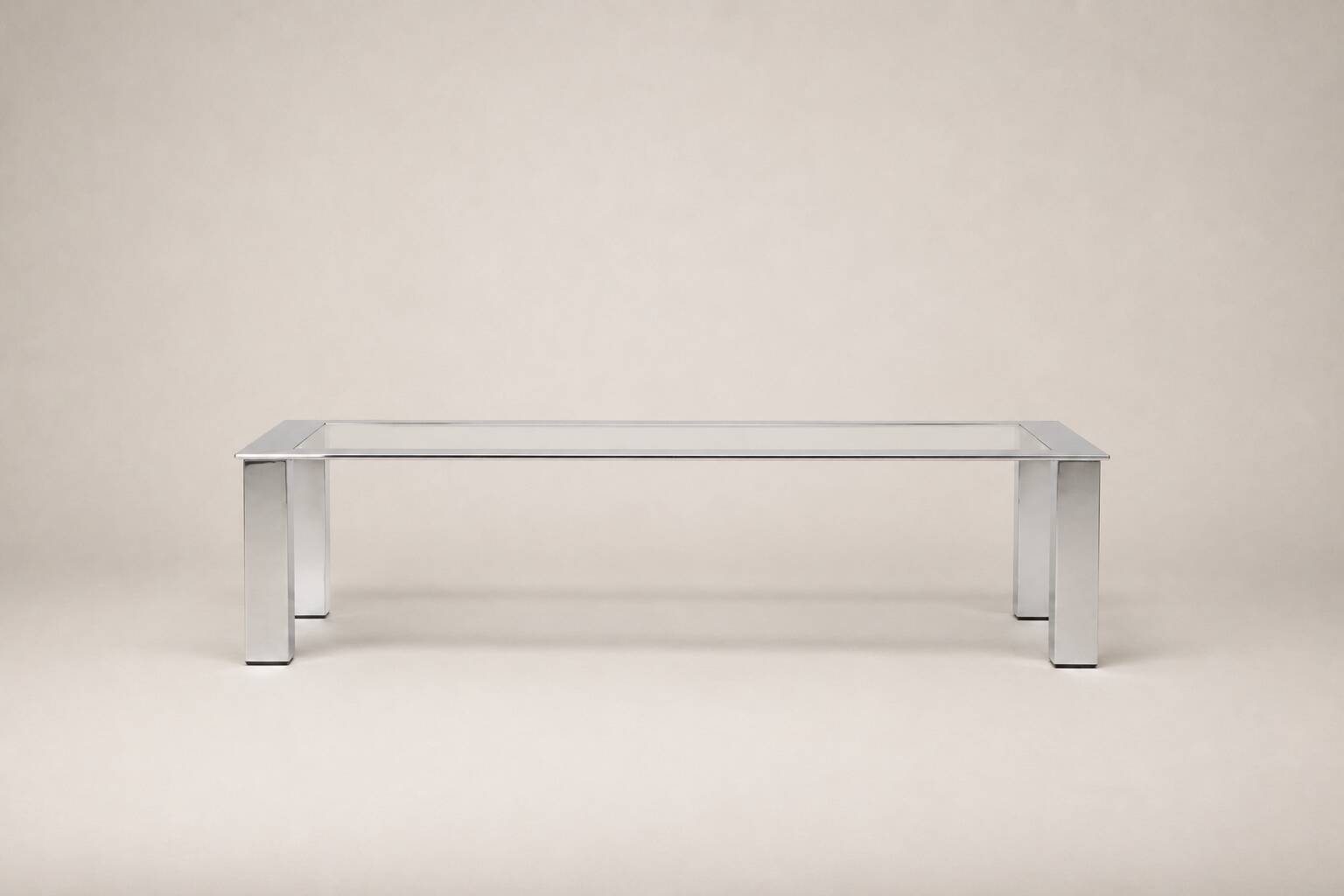 Table basse moderniste en acier chromé et verre clair — Europe, vers 1970
