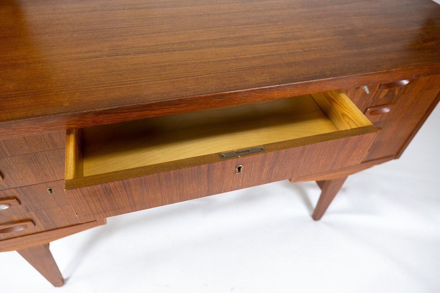 Desk in teak of danish design from the 1960s