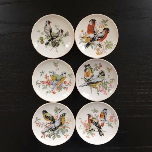 Collection of 6 small bird décor plates