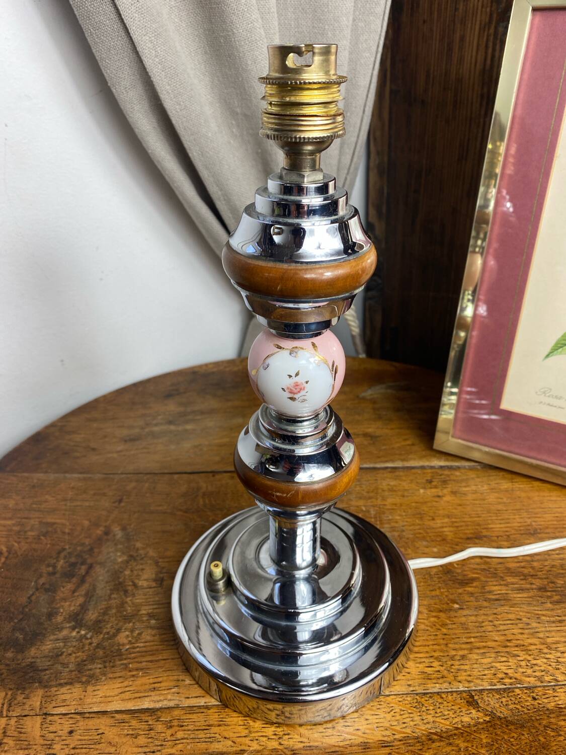 Lamp base in chrome metal, porcelain and wood.