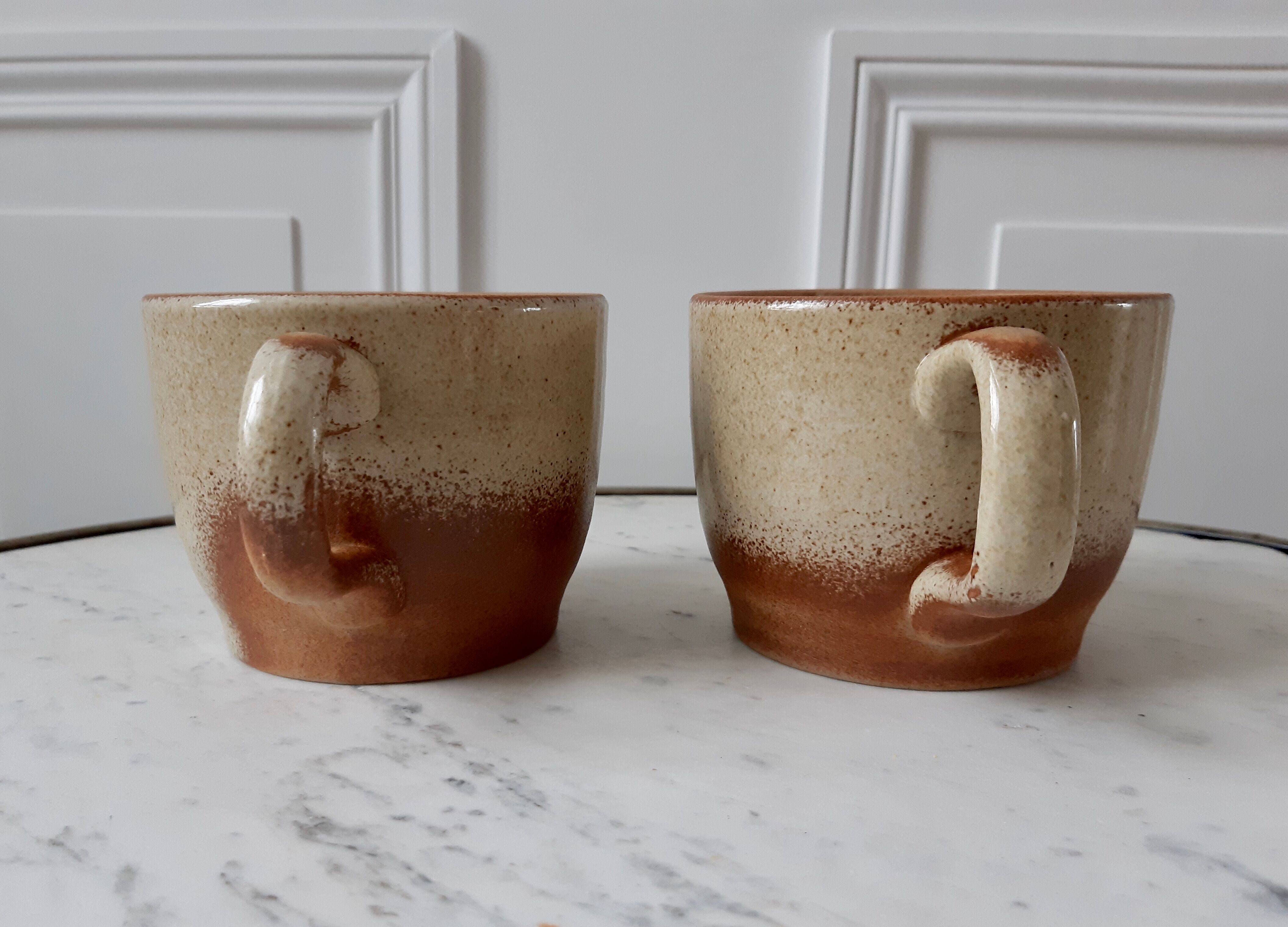 Lot de 2 mugs en grès vintage