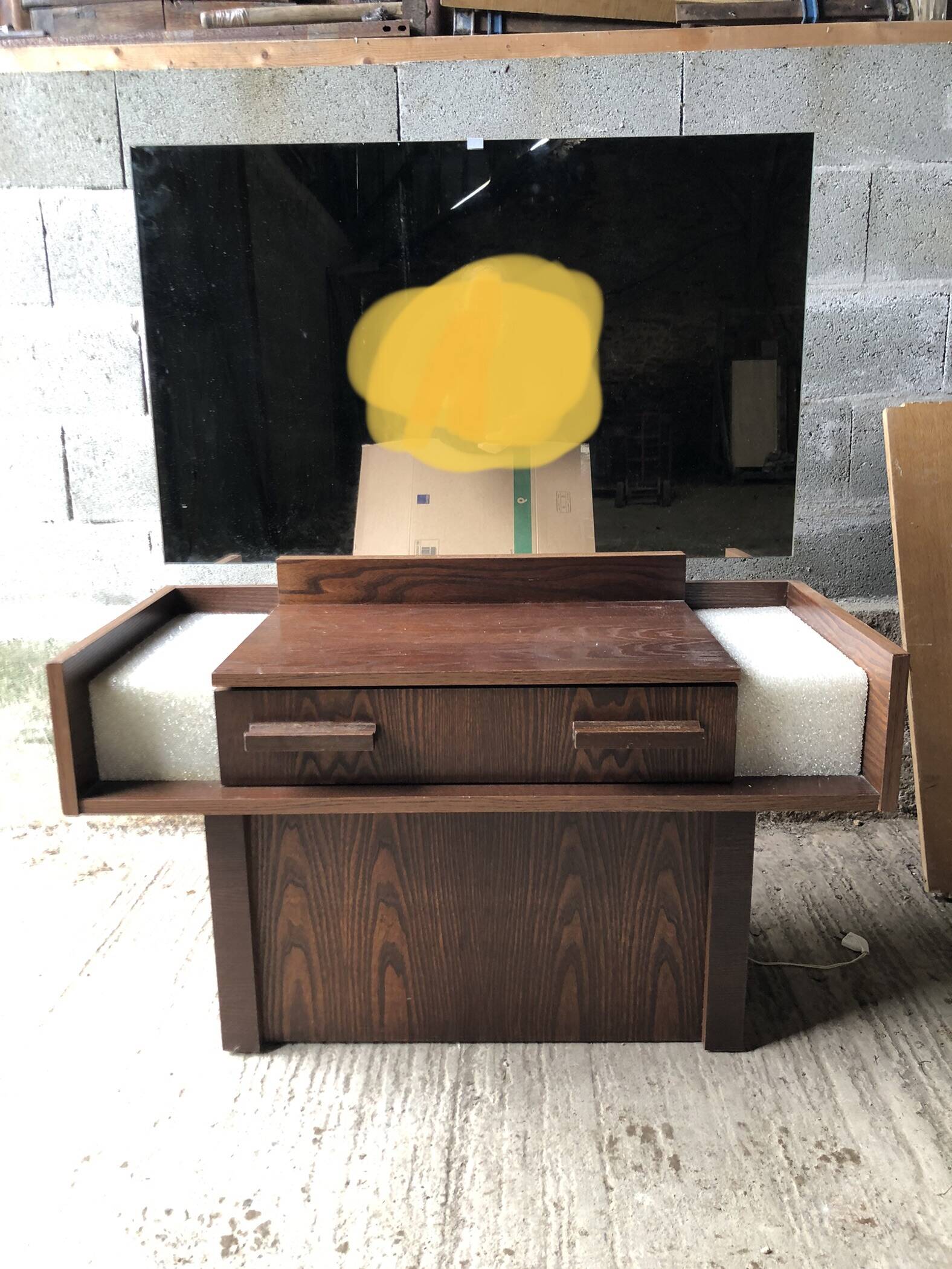 Vintage elm veneer dressing table with 1 drawer and 2 resin lamps.